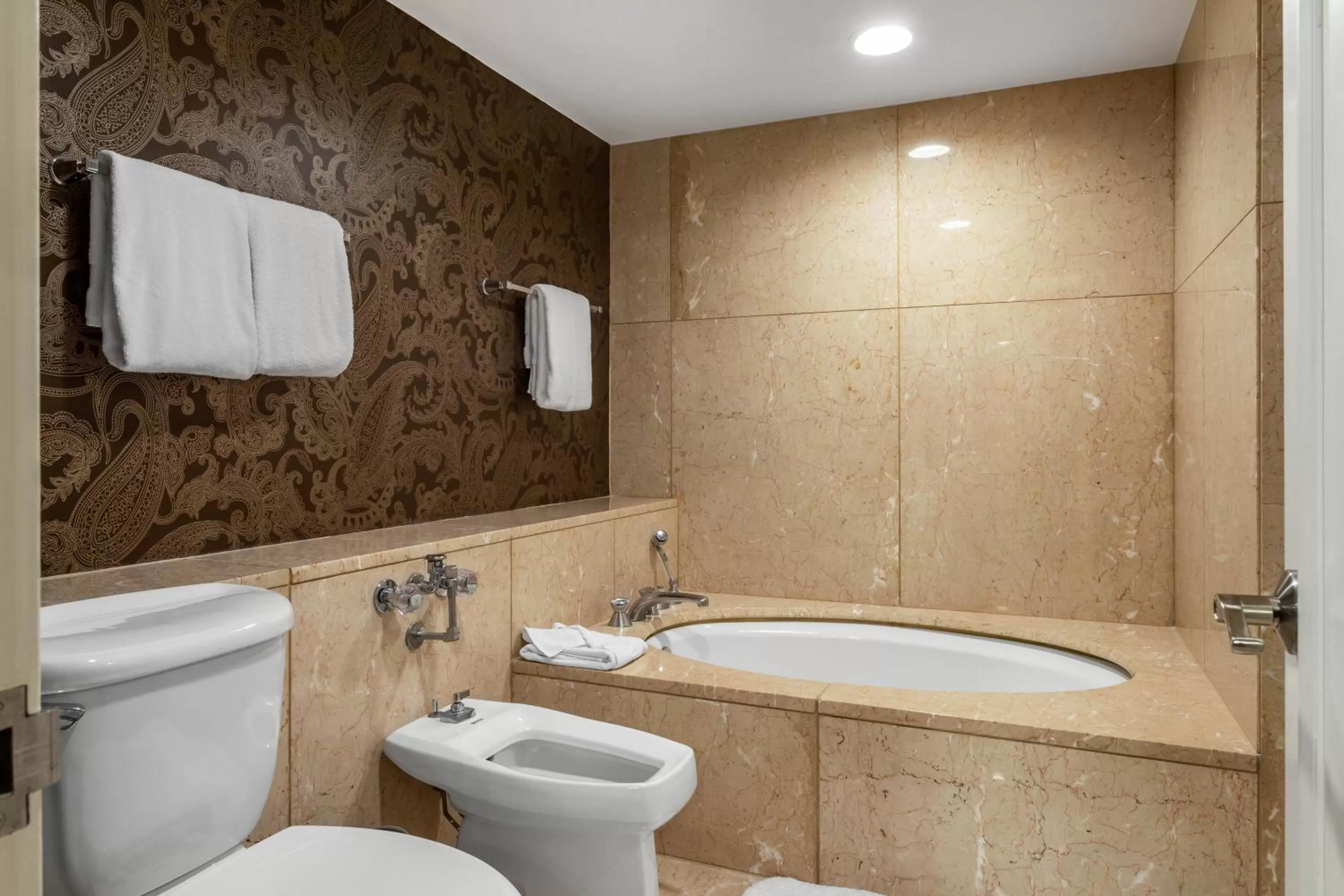 Toilet in Omni Houston Hotel