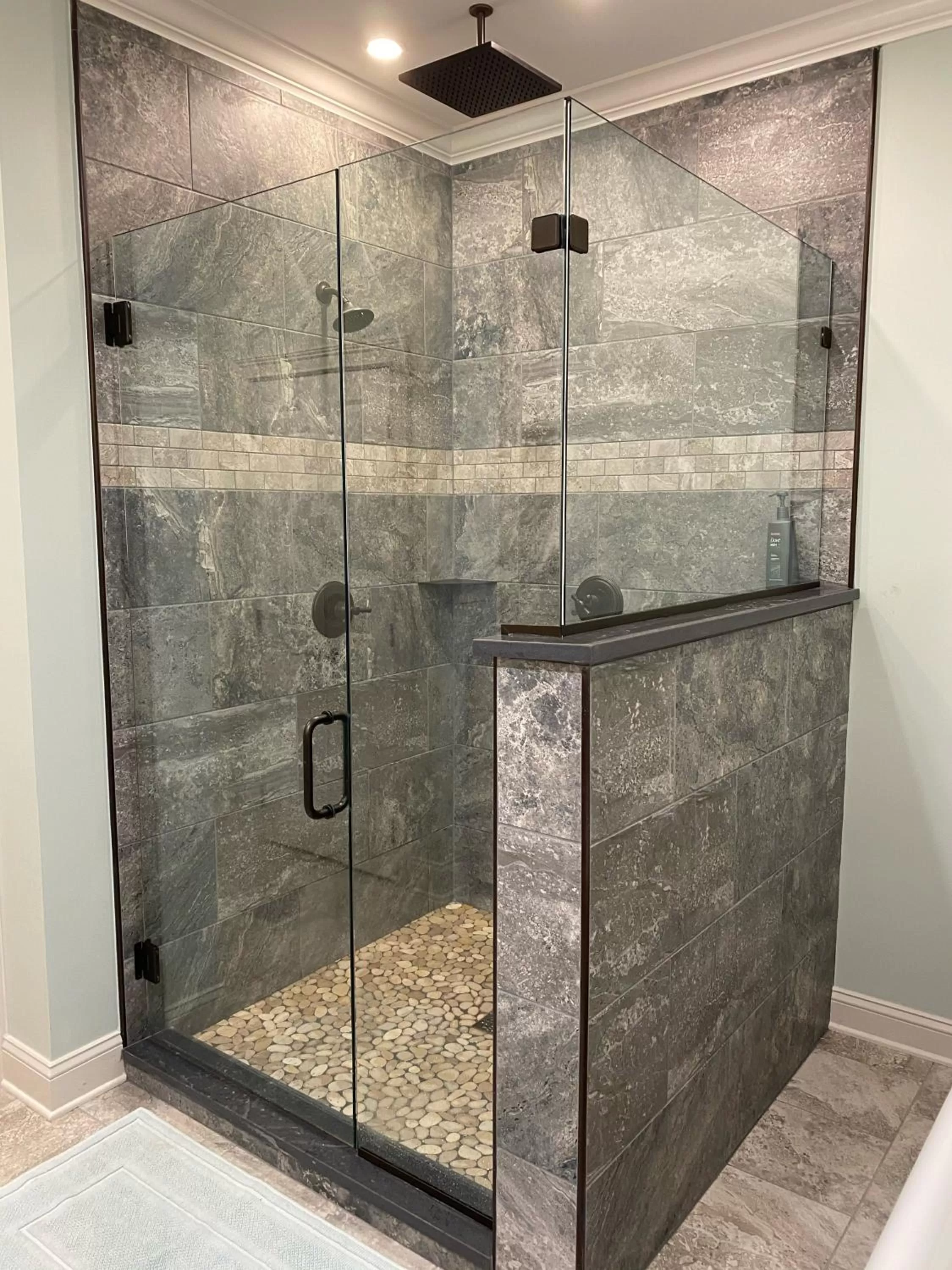 Shower in Belle Louise Historic Bed & Breakfast