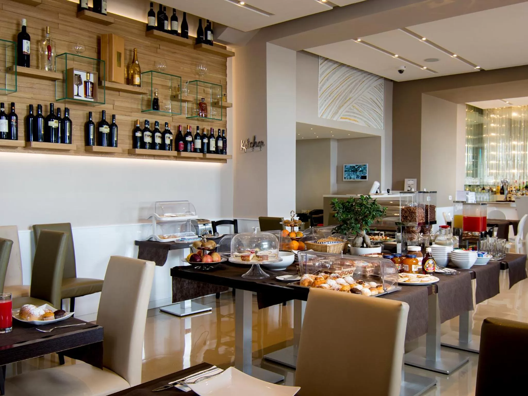 Restaurant/places to eat in Partenope Relais