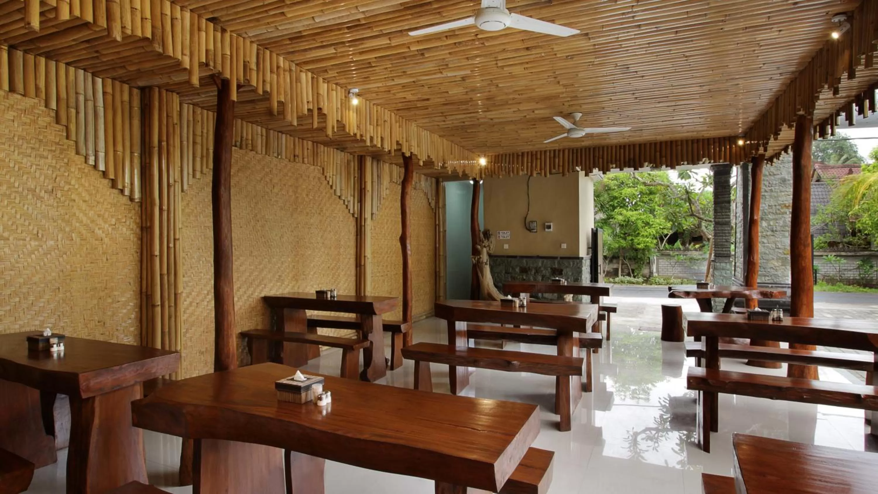 Restaurant/places to eat in Hotel Arsa Santhi Nusa Penida