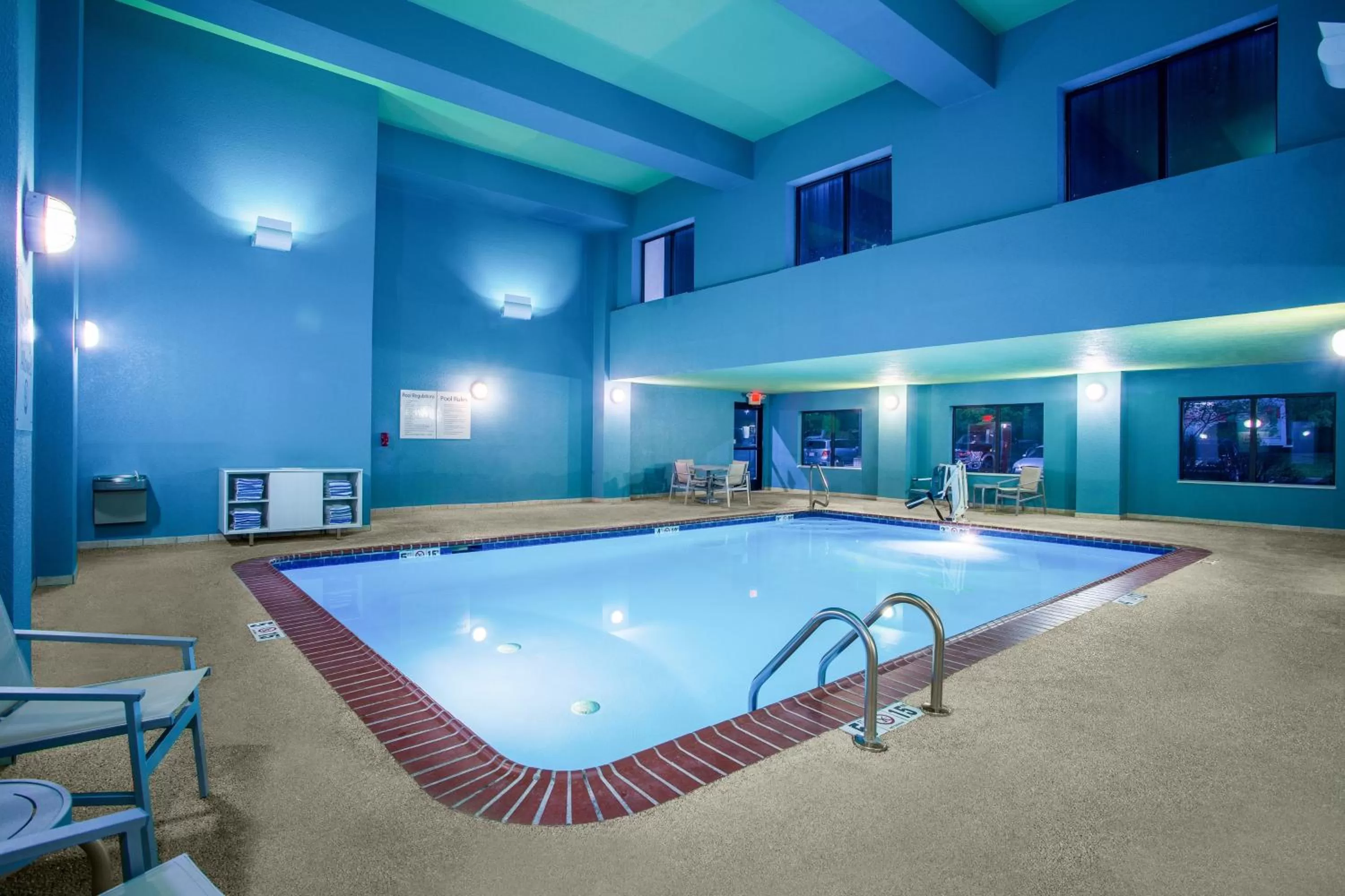 Swimming pool in Holiday Inn Express Hotel & Suites Lewisburg by IHG
