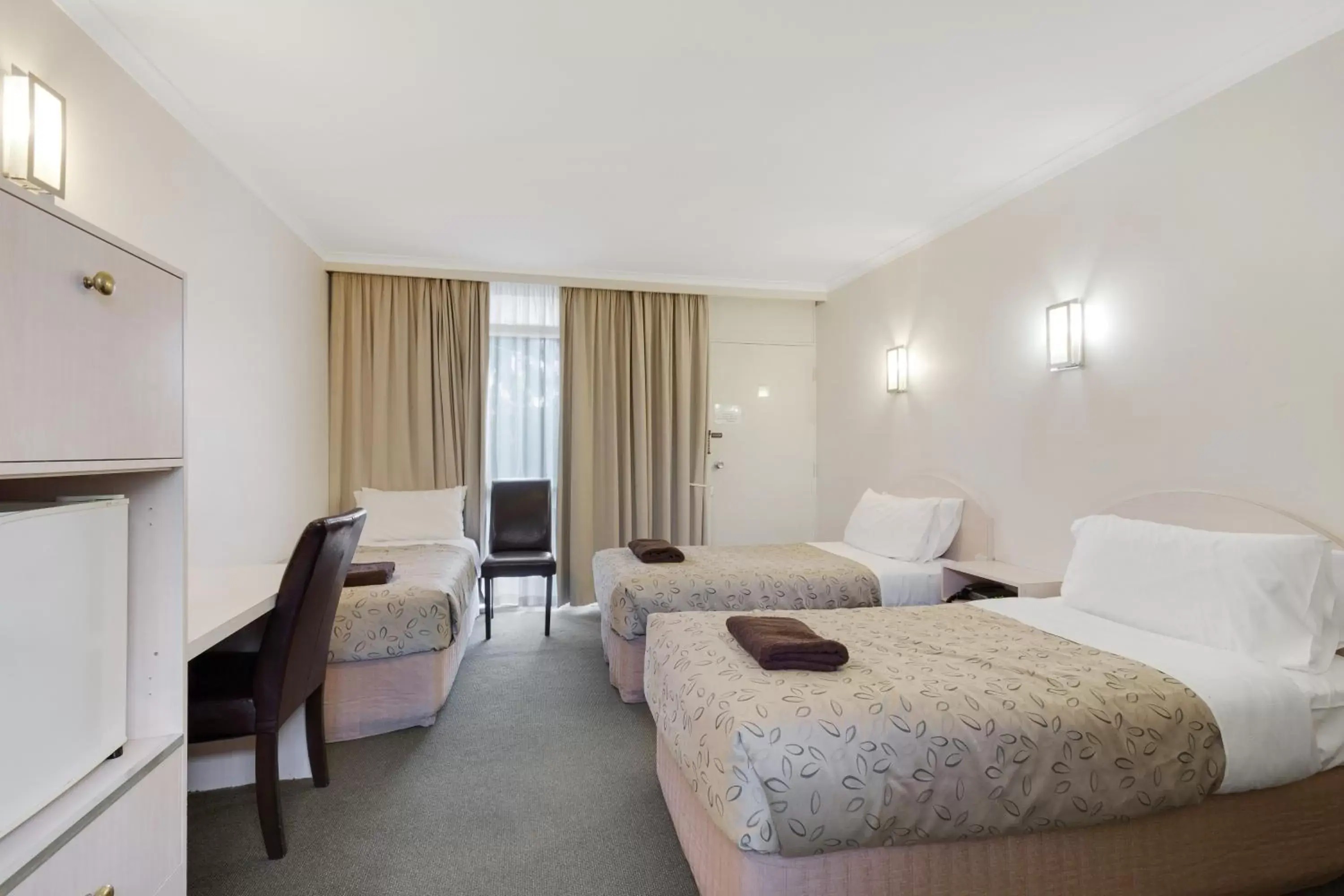 Queen and Single Room in Alexander Motor Inn Queen and Single Room in Alexander Motor Inn