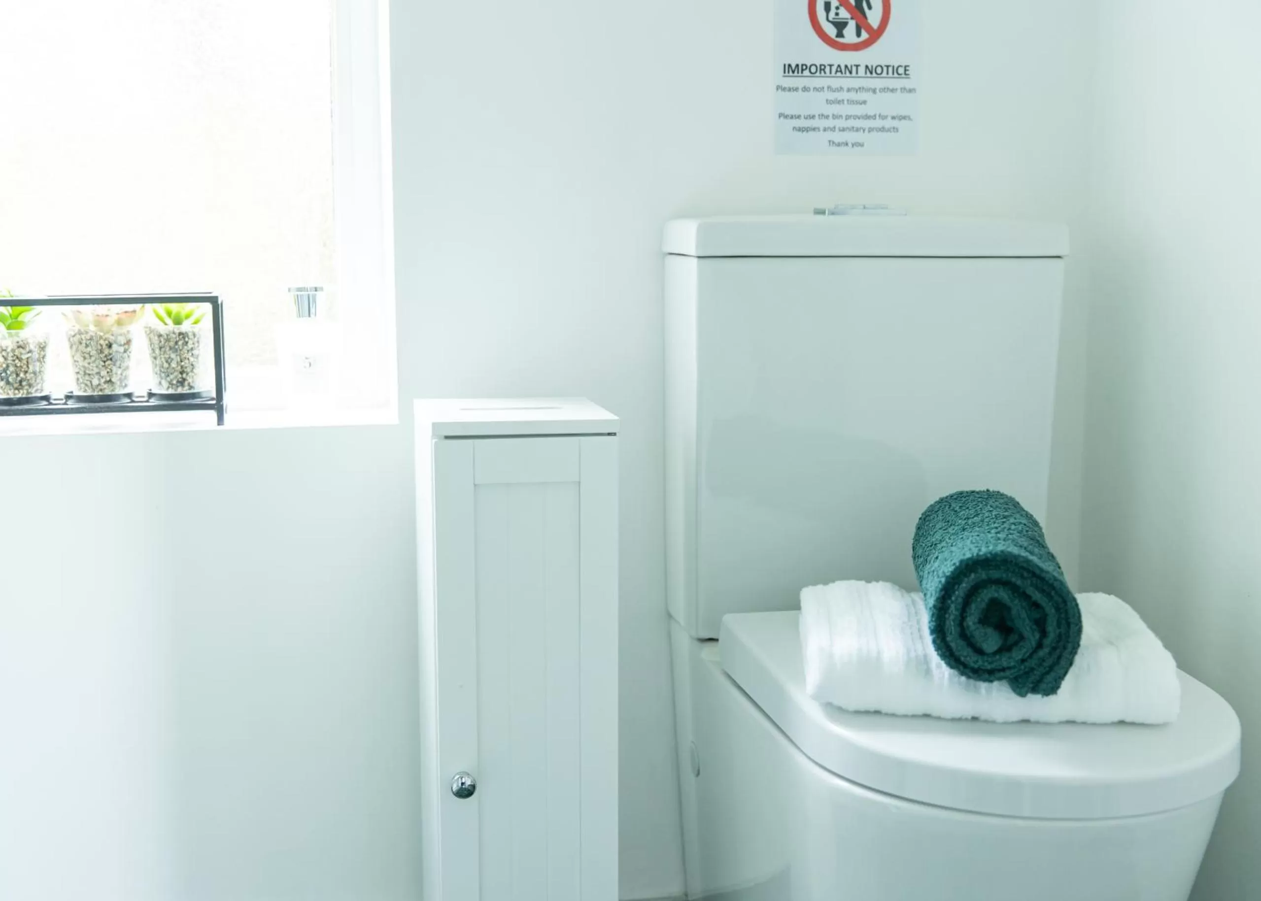 Bathroom in Entire family home , large rear garden and free parking