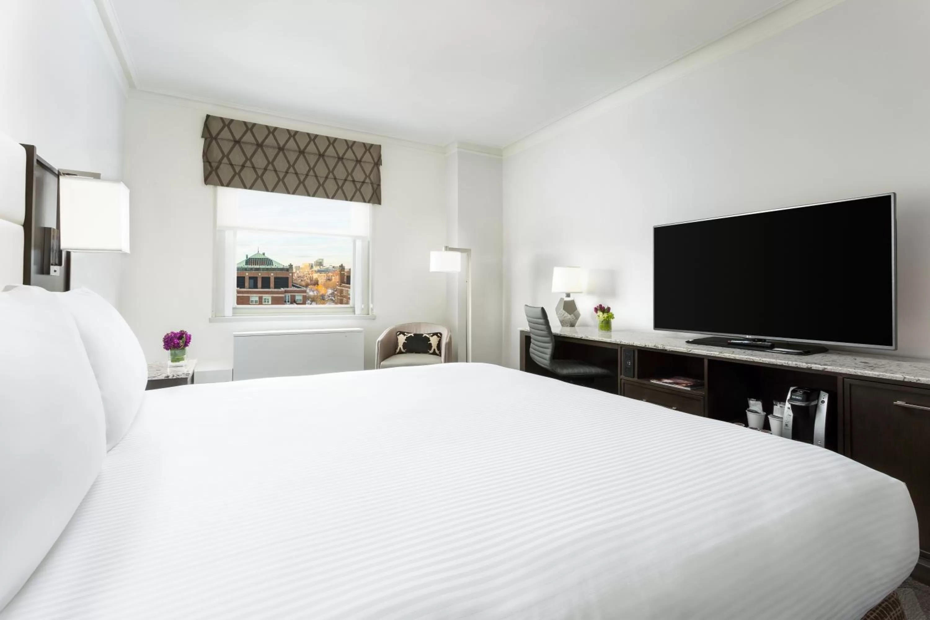 Photo of the whole room, Bed in Hilton Boston Park Plaza