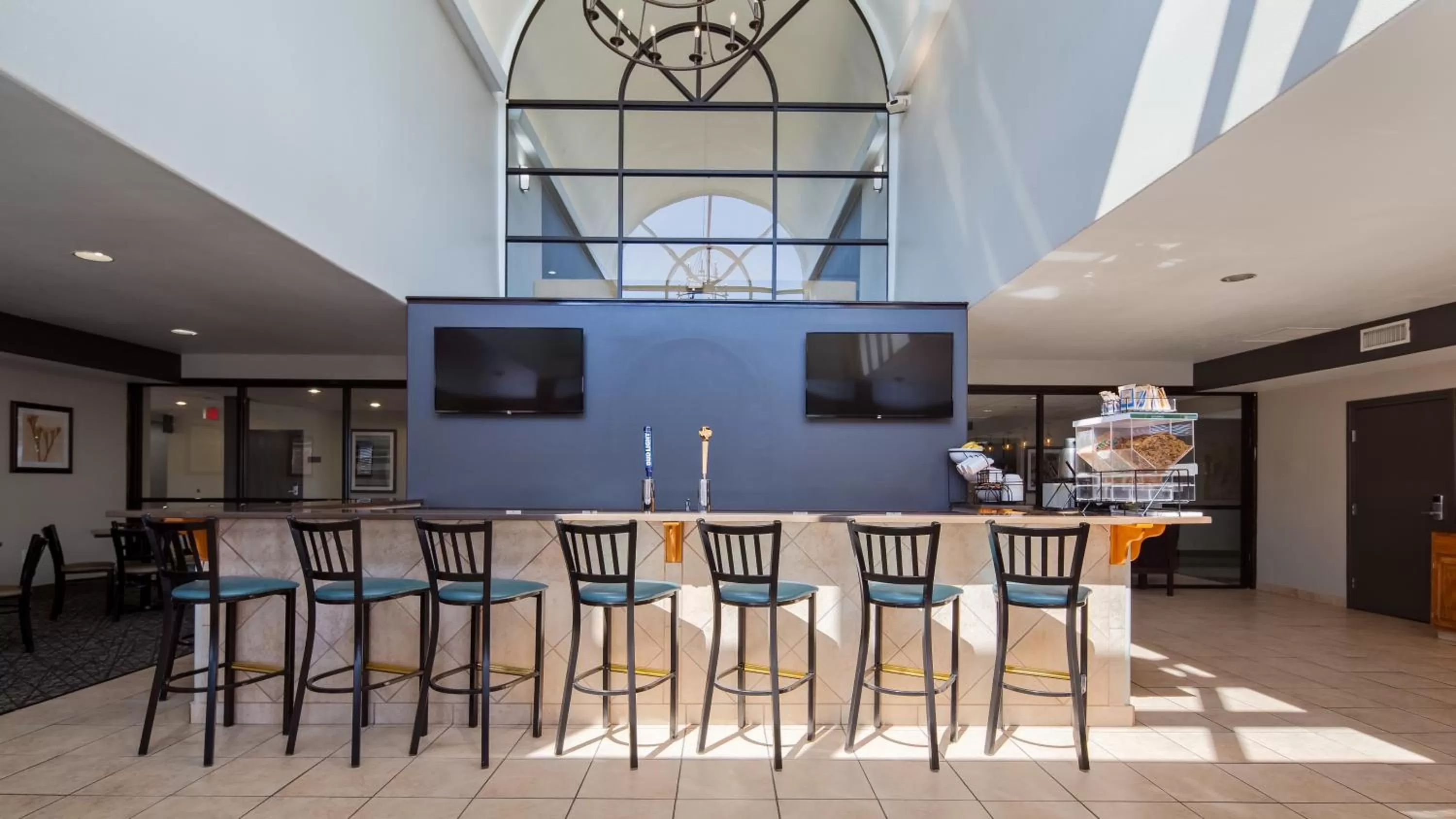 Lounge or bar in Best Western Northwest Corpus Christi Inn & Suites