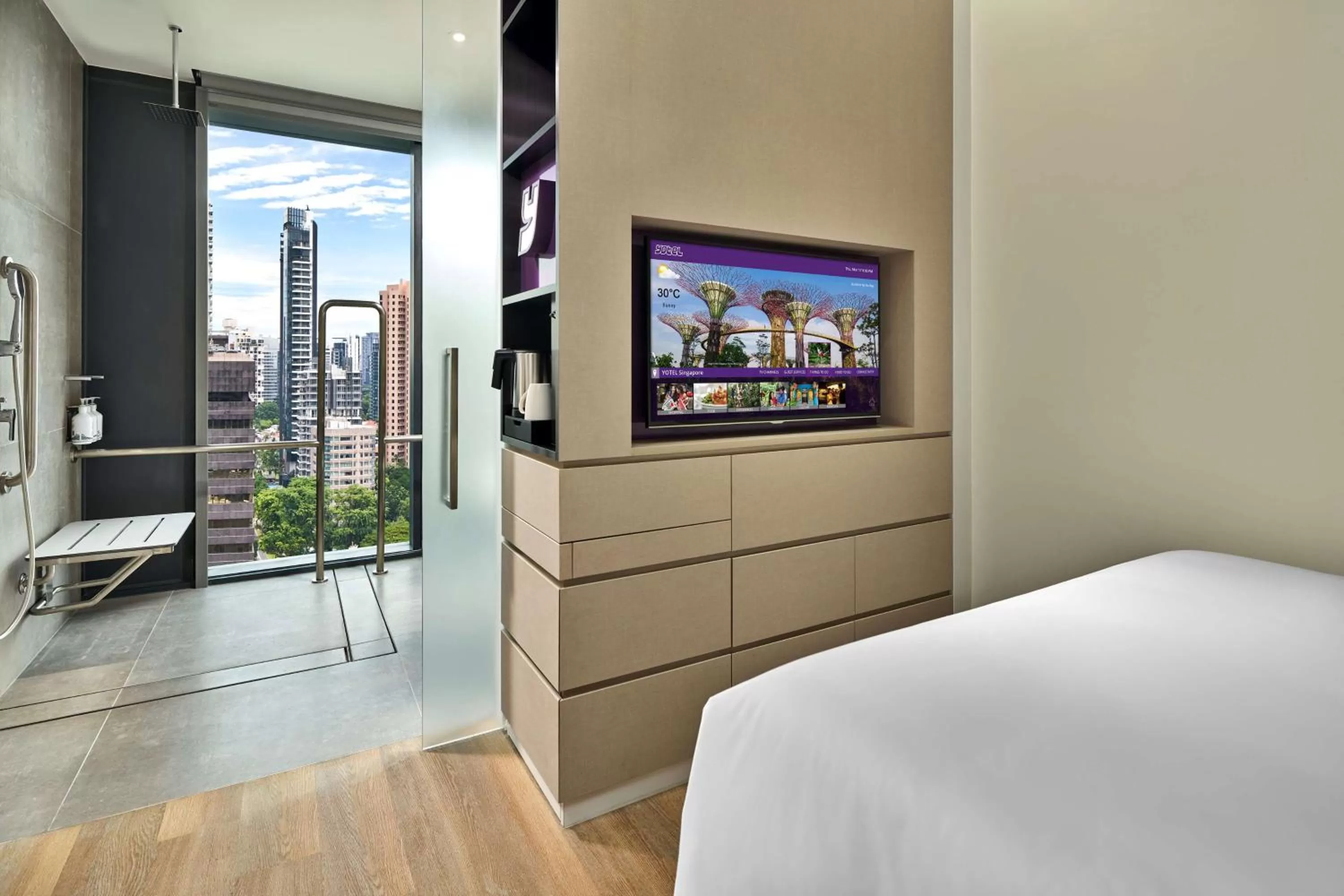Shower, Bed in YOTEL Singapore Orchard Road