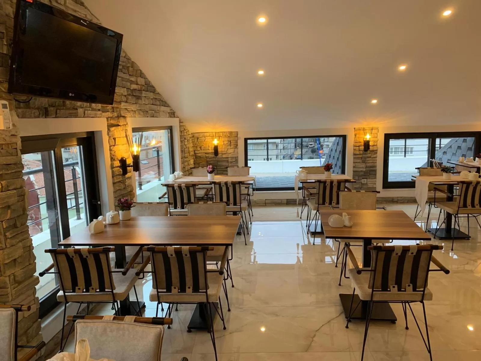 Restaurant/places to eat in Mr BEYAZ HOTEL