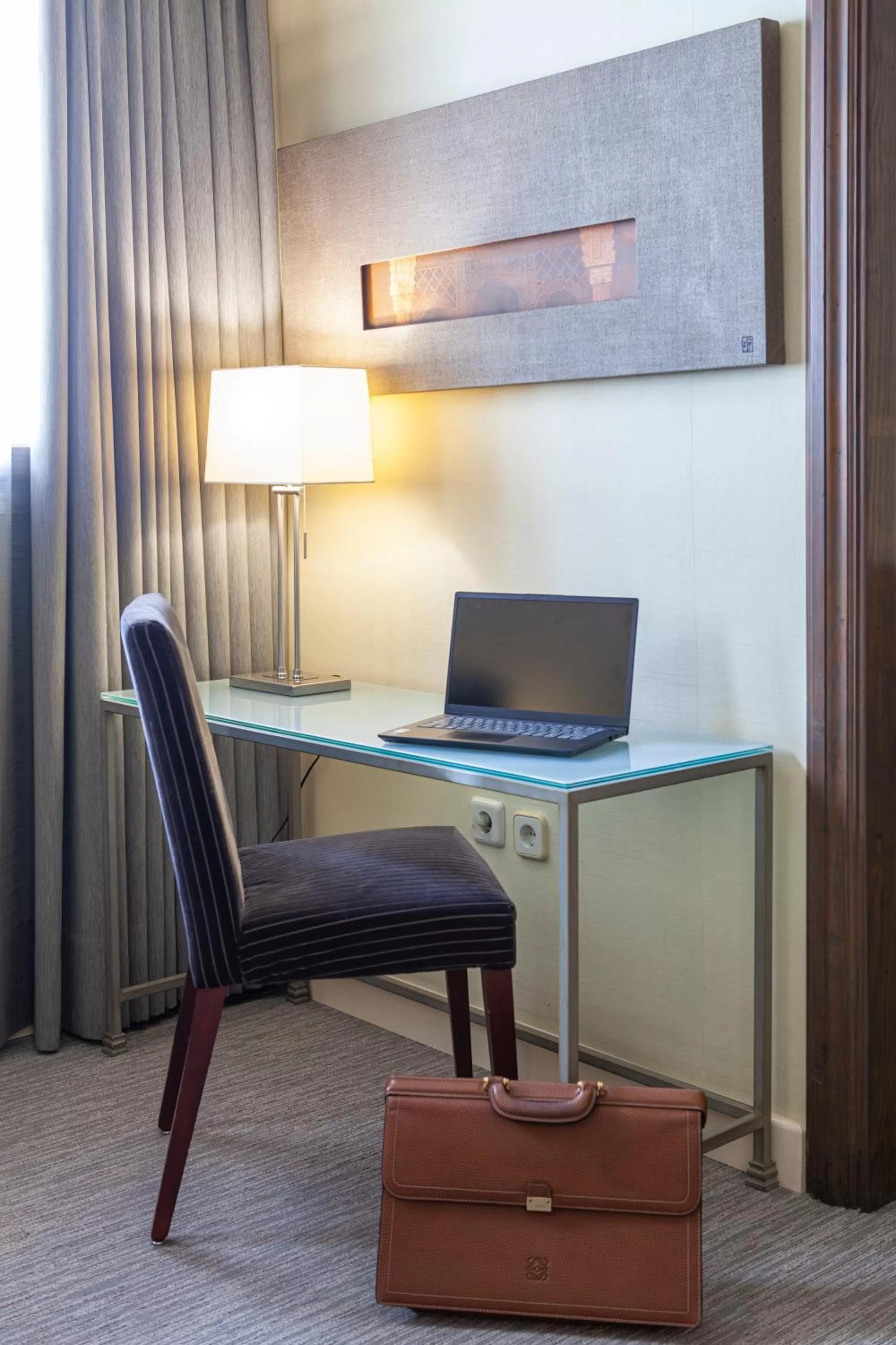 Photo of the whole room in Hotel Macià Alfaros