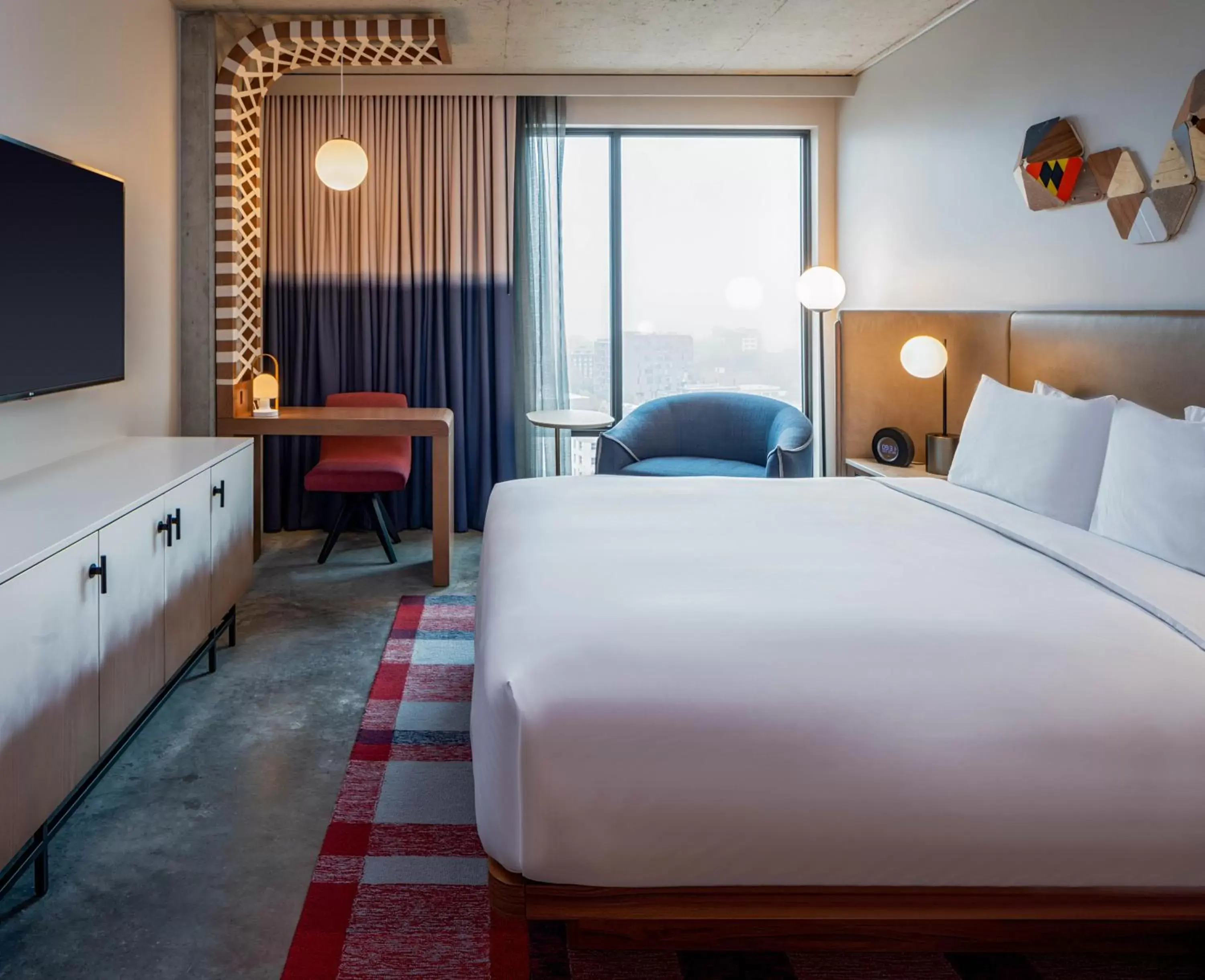 King Room with Accessible Tub in Hyatt Centric Downtown Portland King Room with Accessible Tub in Hyatt Centric Downtown Portland