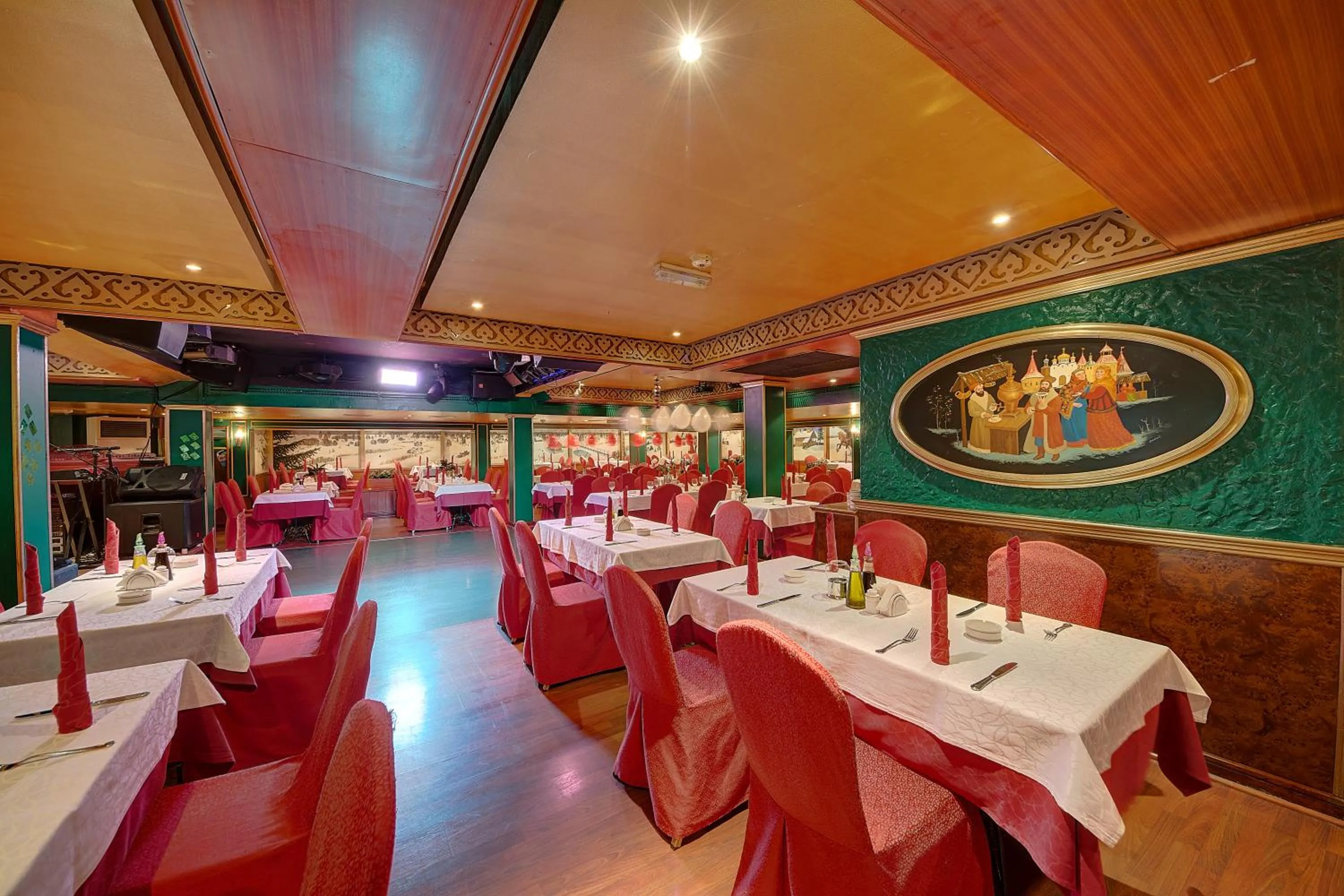 Restaurant/places to eat in Ascot Hotel