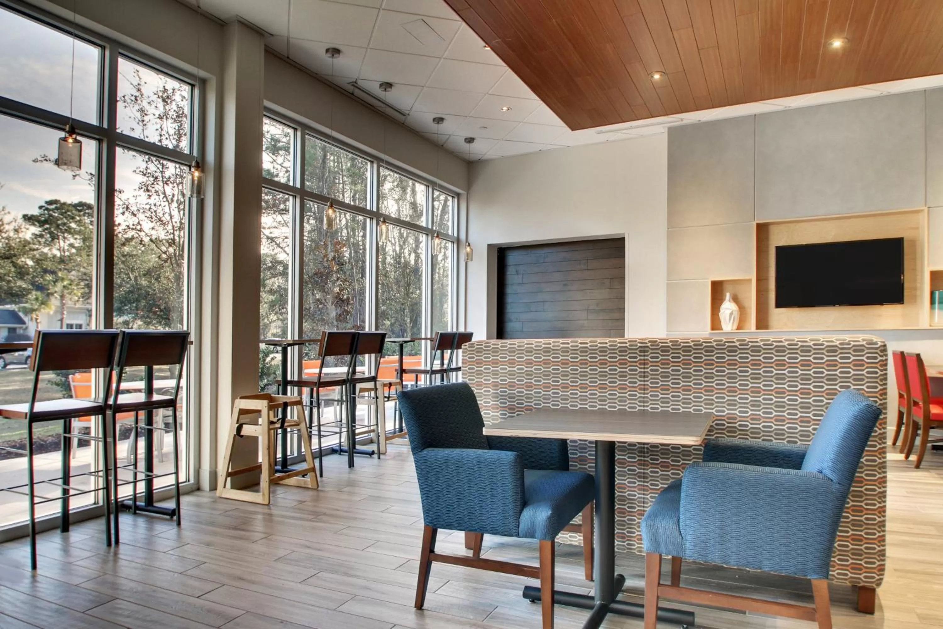 Breakfast in Holiday Inn Express & Suites Charleston NE Mt Pleasant US17 by IHG