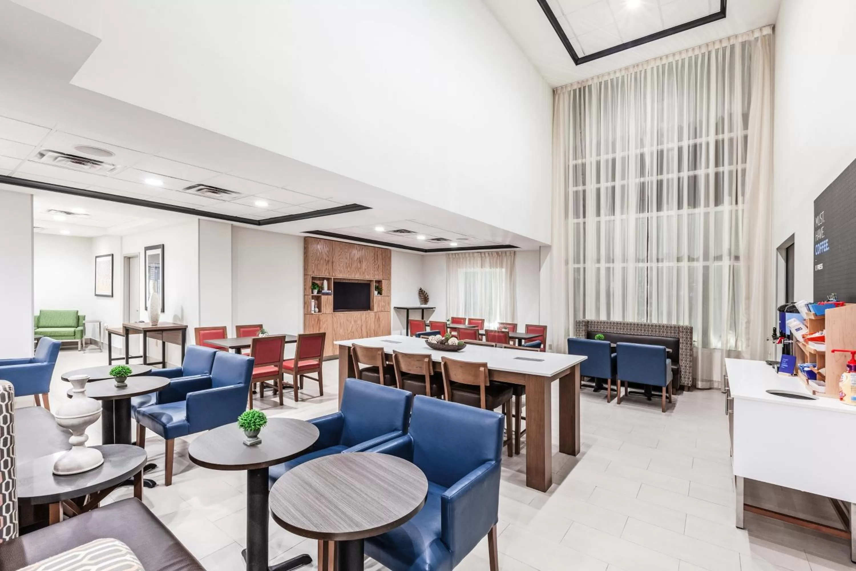 Breakfast in Holiday Inn Express & Suites Baton Rouge East by IHG