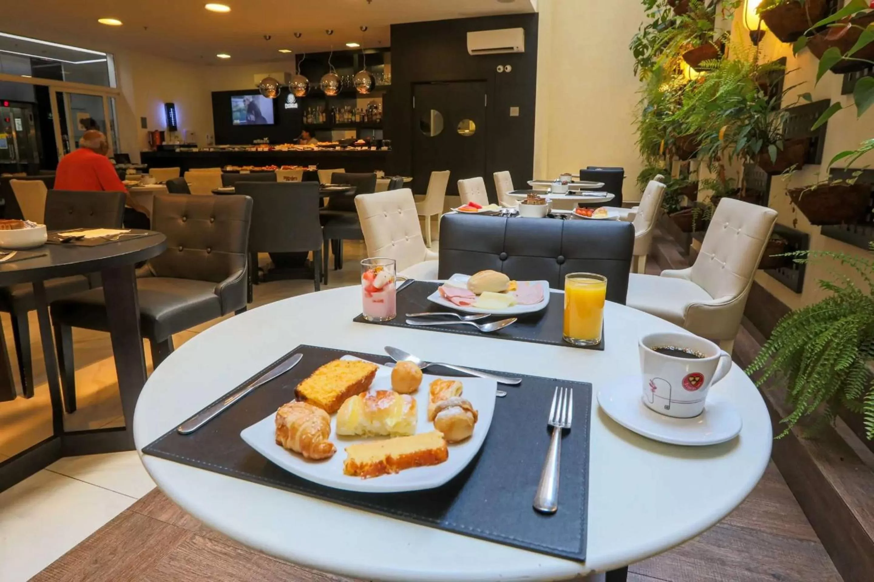 Restaurant/places to eat in Nobile Hotel Copacabana Design