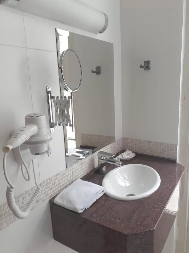 Bathroom in Hotel Praça da Matriz