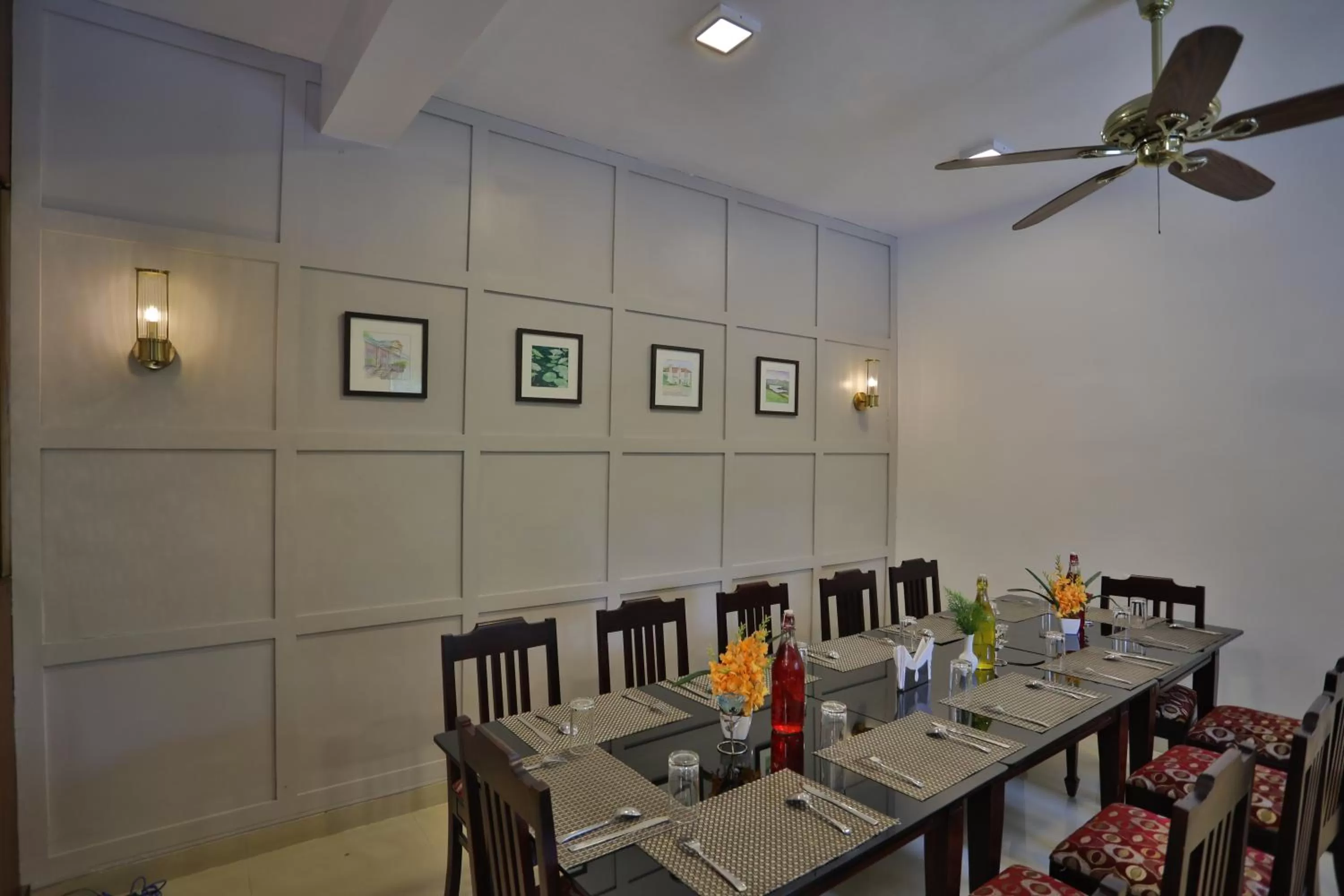 Restaurant/places to eat in Chithirapuram Palace