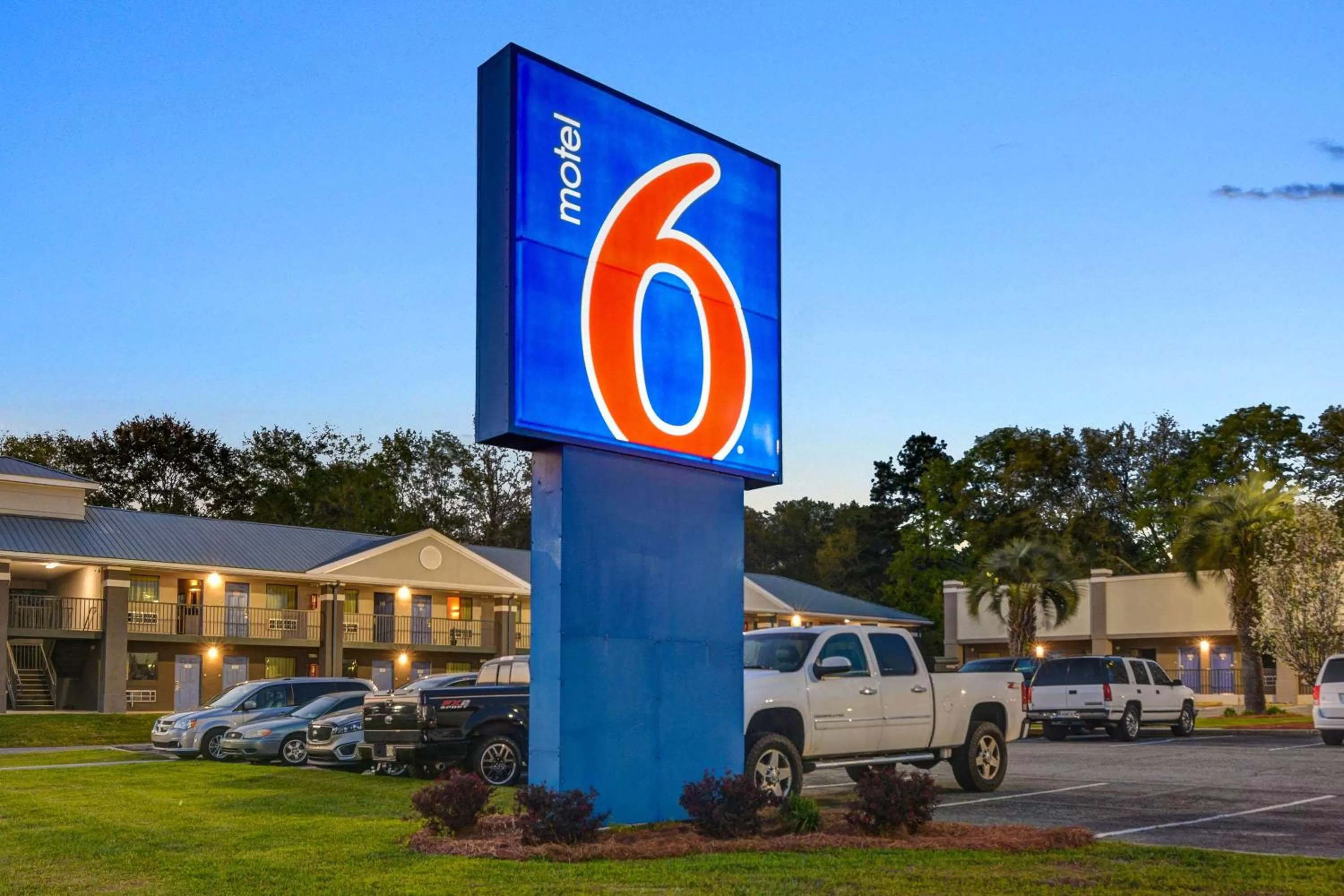 Property building in Motel 6-Moultrie, GA