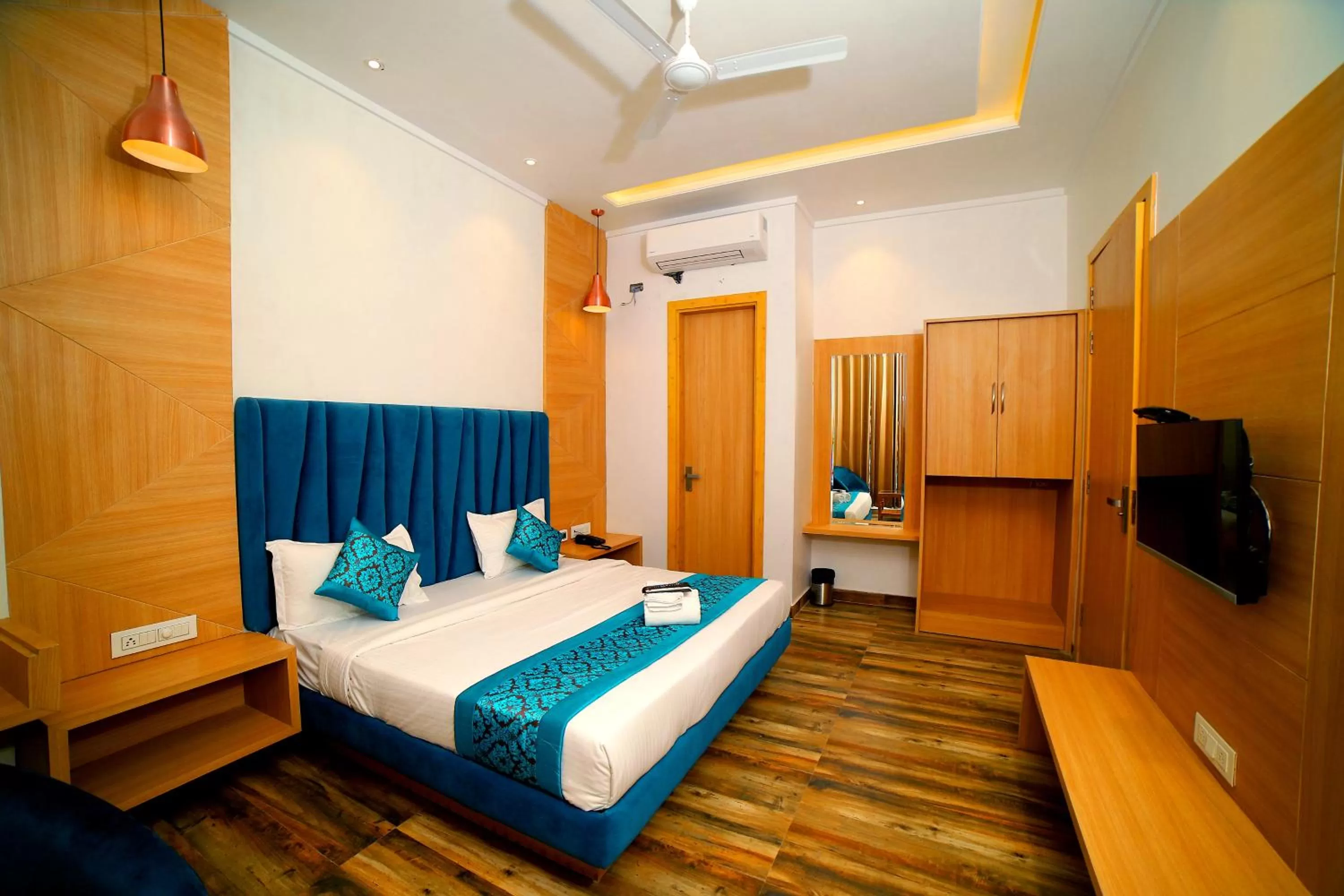 Photo of the whole room, Bed in Hotel Diamond View