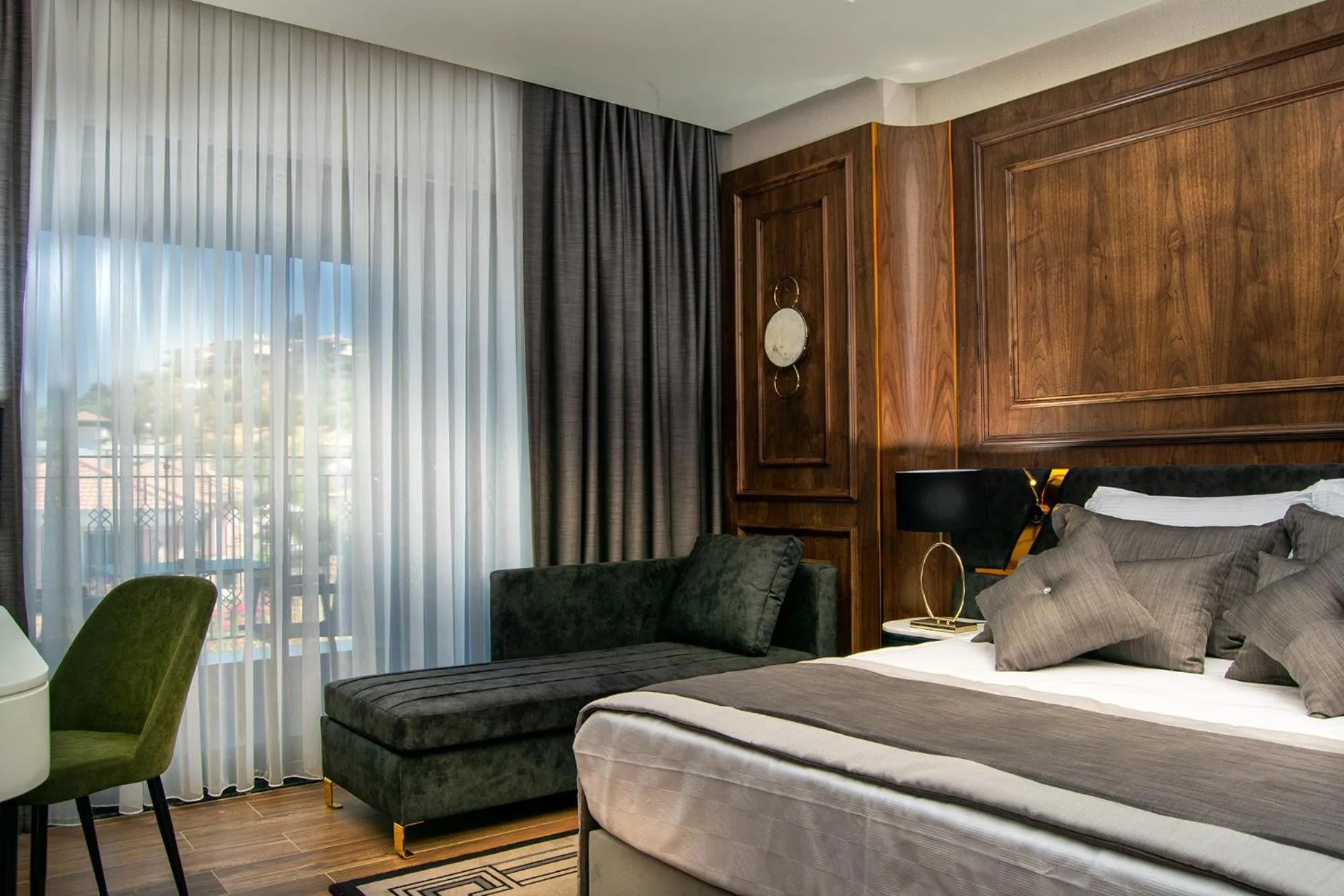 Seating area, Bed in TNR Otel & Spa