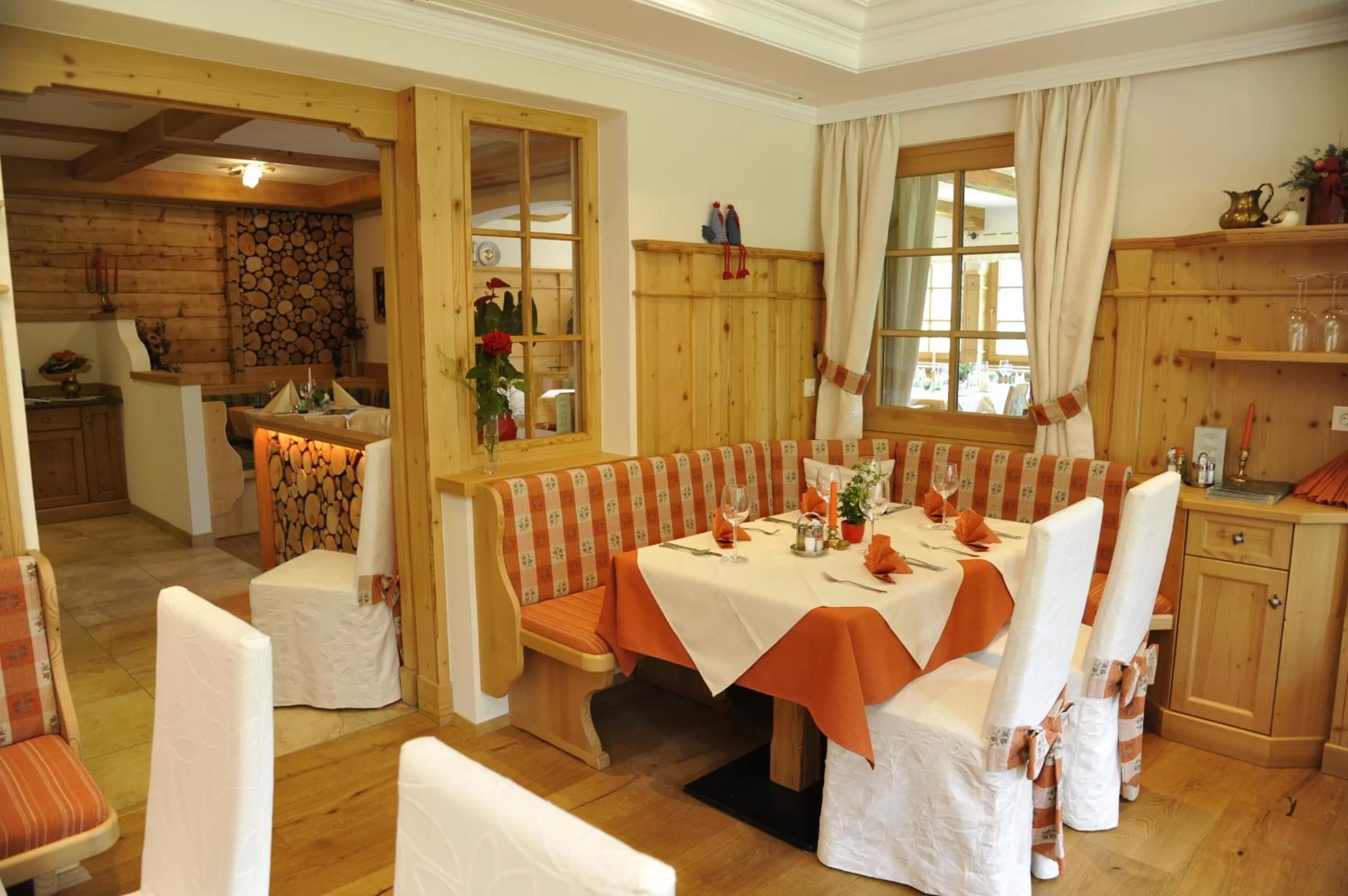 Restaurant/Places to Eat in Hotel Häuserl im Wald