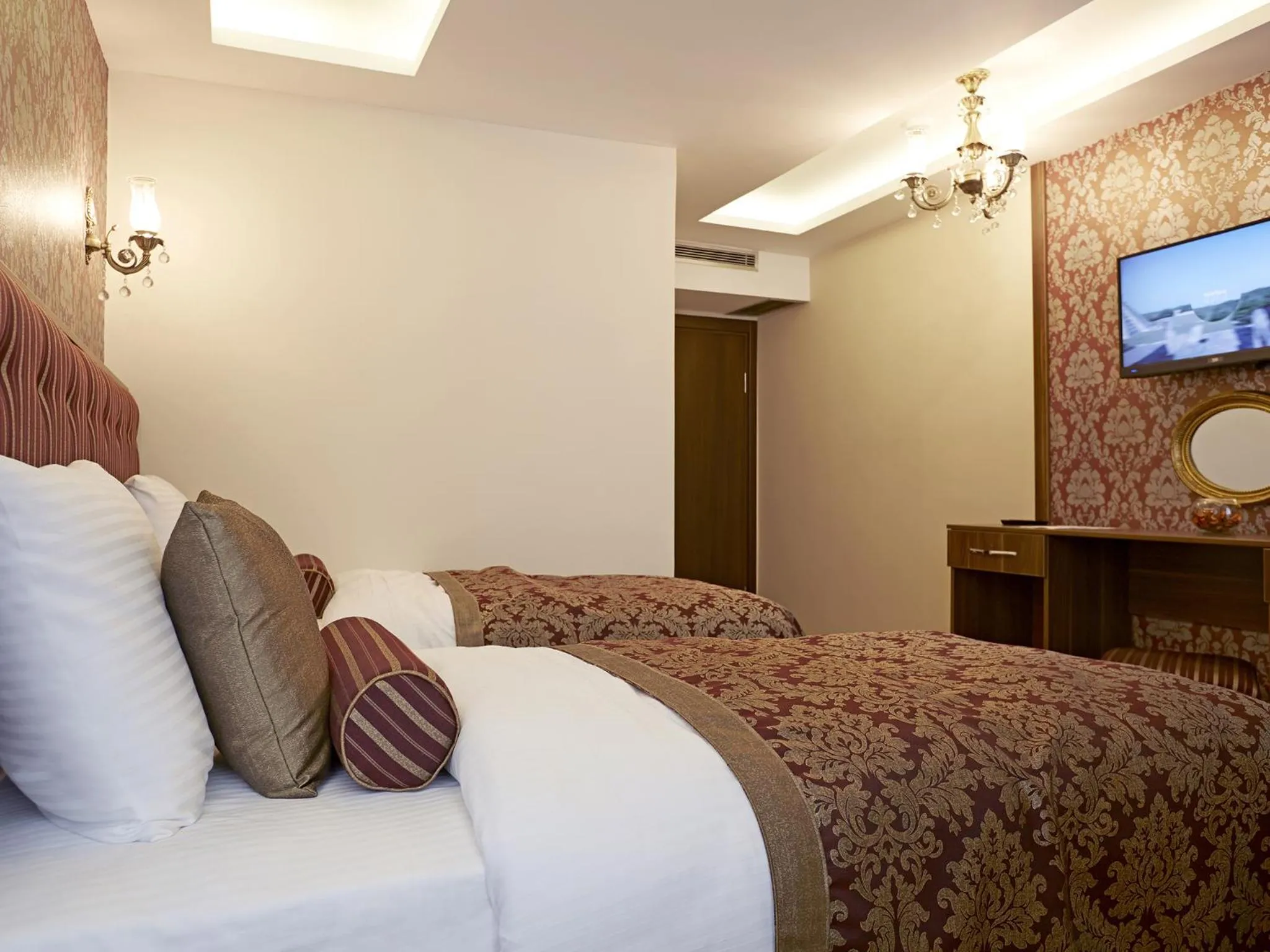 Photo of the whole room, Bed in Marmara Place Old City Hotel