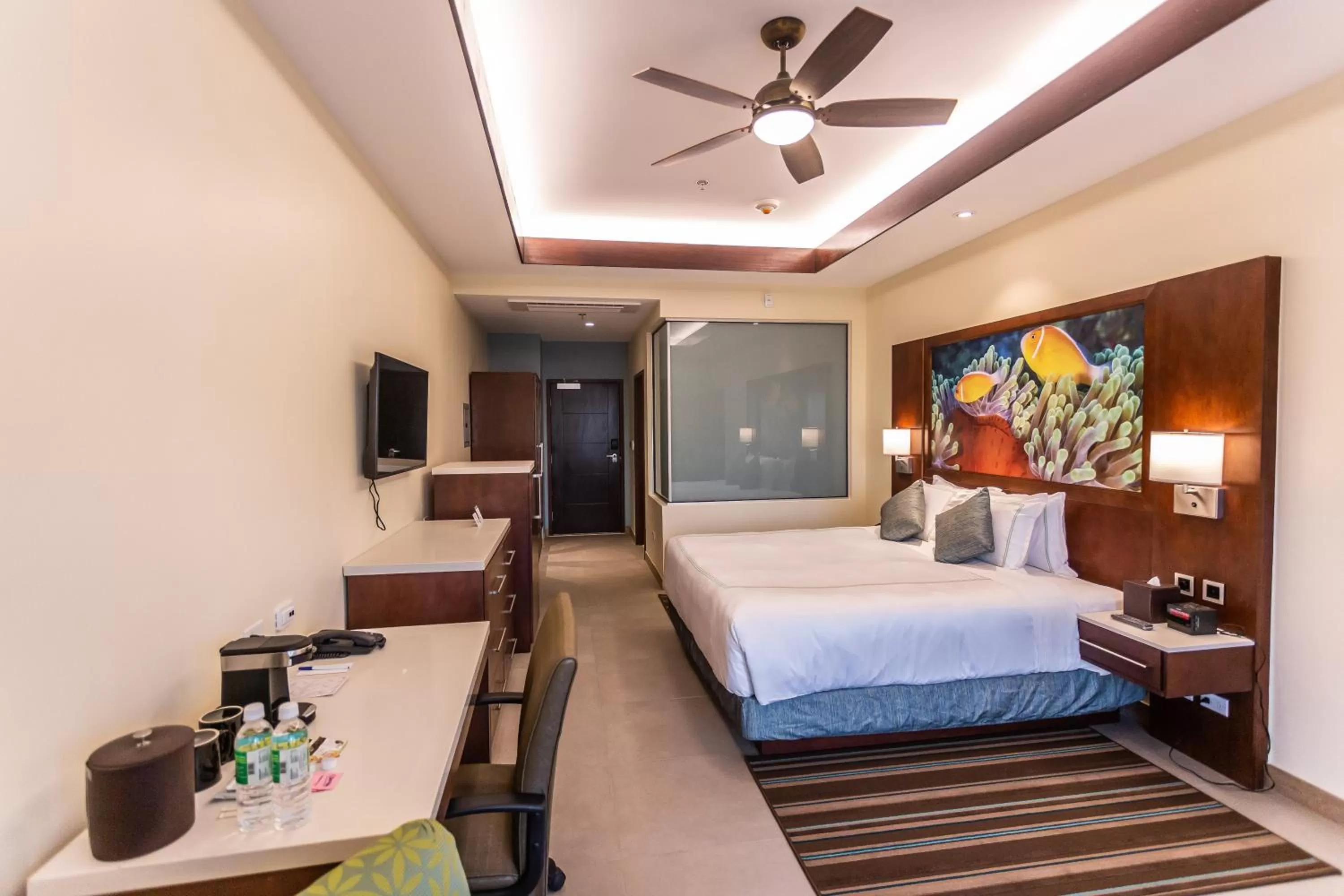 Surfrider Resort Hotel