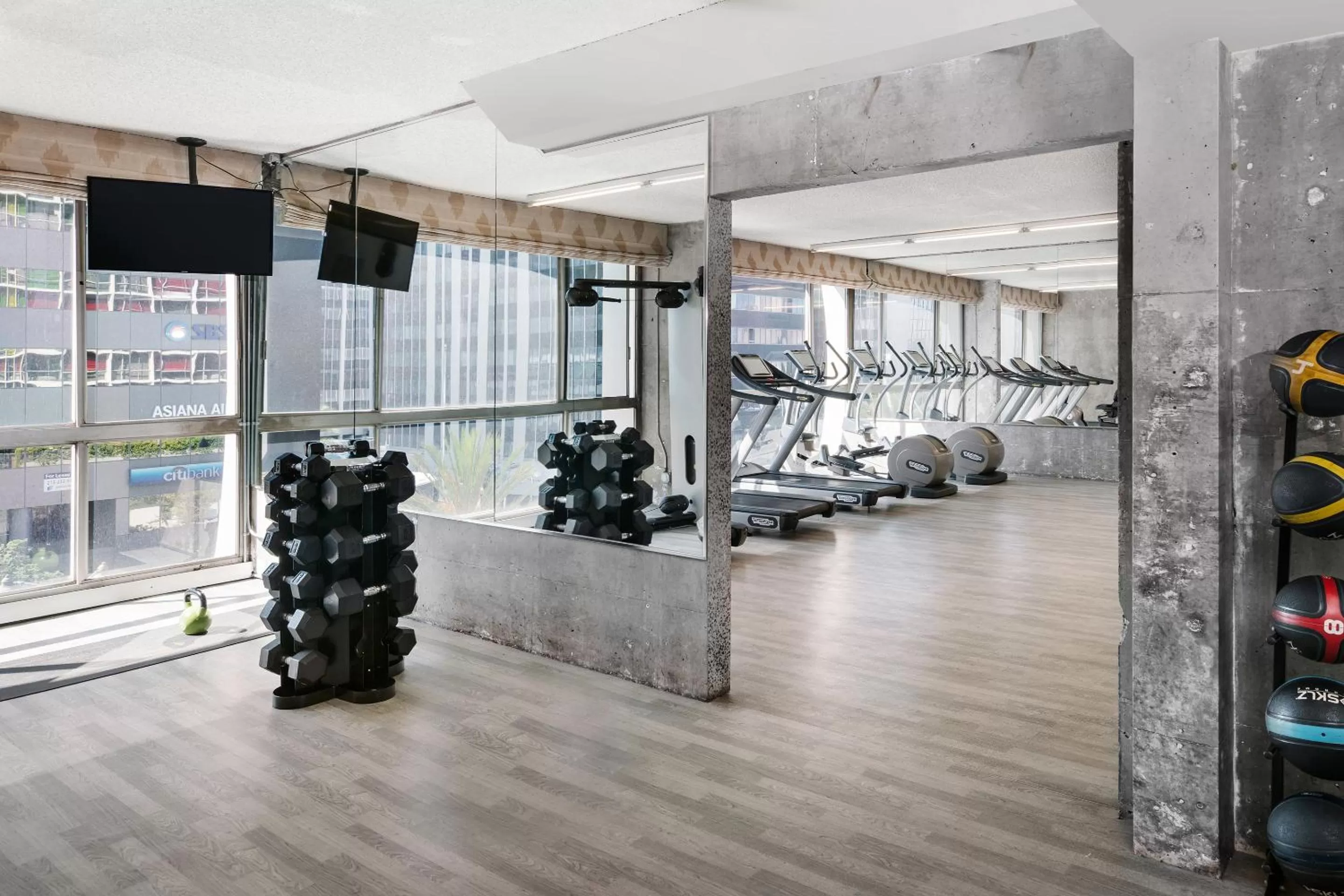 Fitness centre/facilities in The LINE Hotel LA