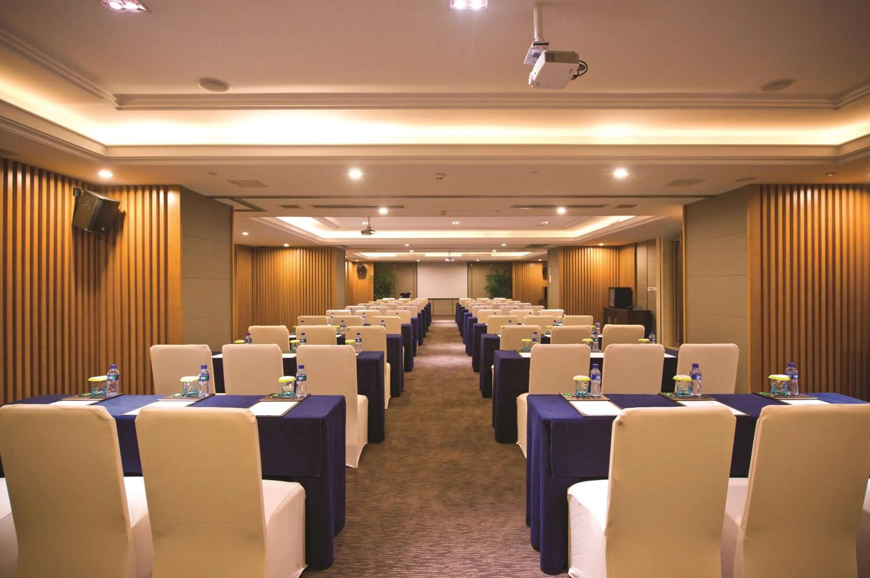 Meeting/conference room in DoubleTree by Hilton Chongqing - Guanyinqiao railway station