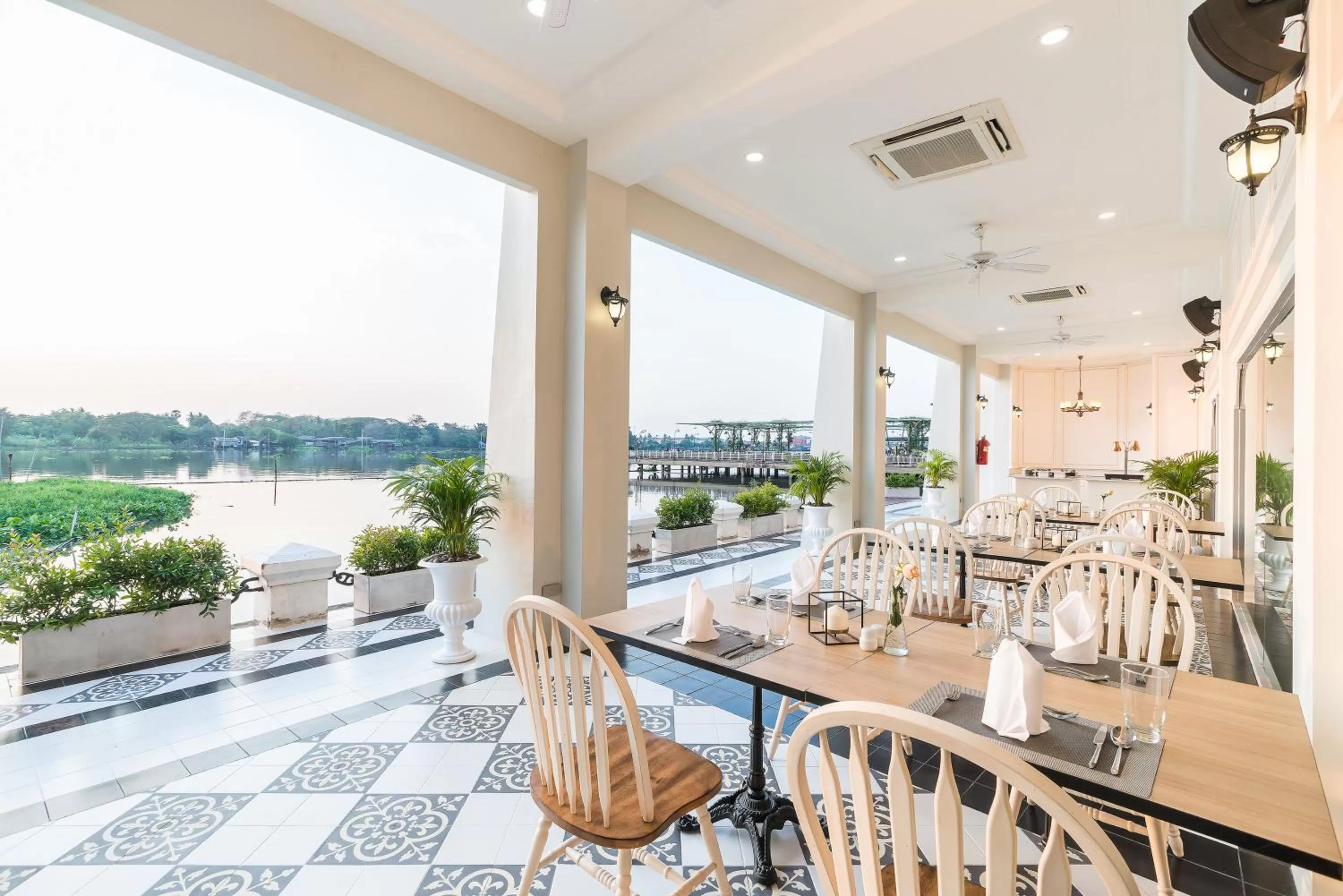 Restaurant/places to eat in Kalanan Riverside Resort