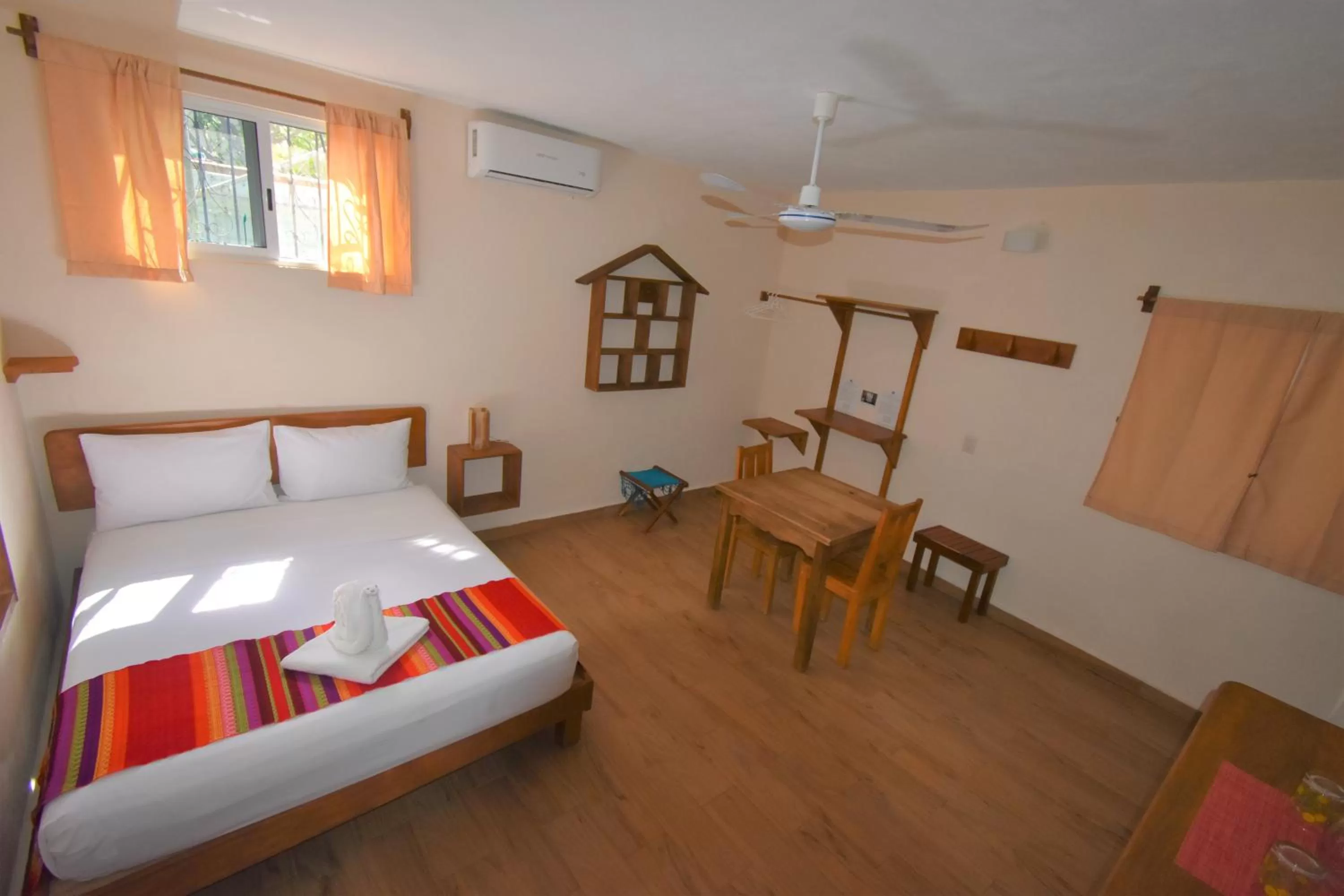 Photo of the whole room, Bed in Casa Almendro