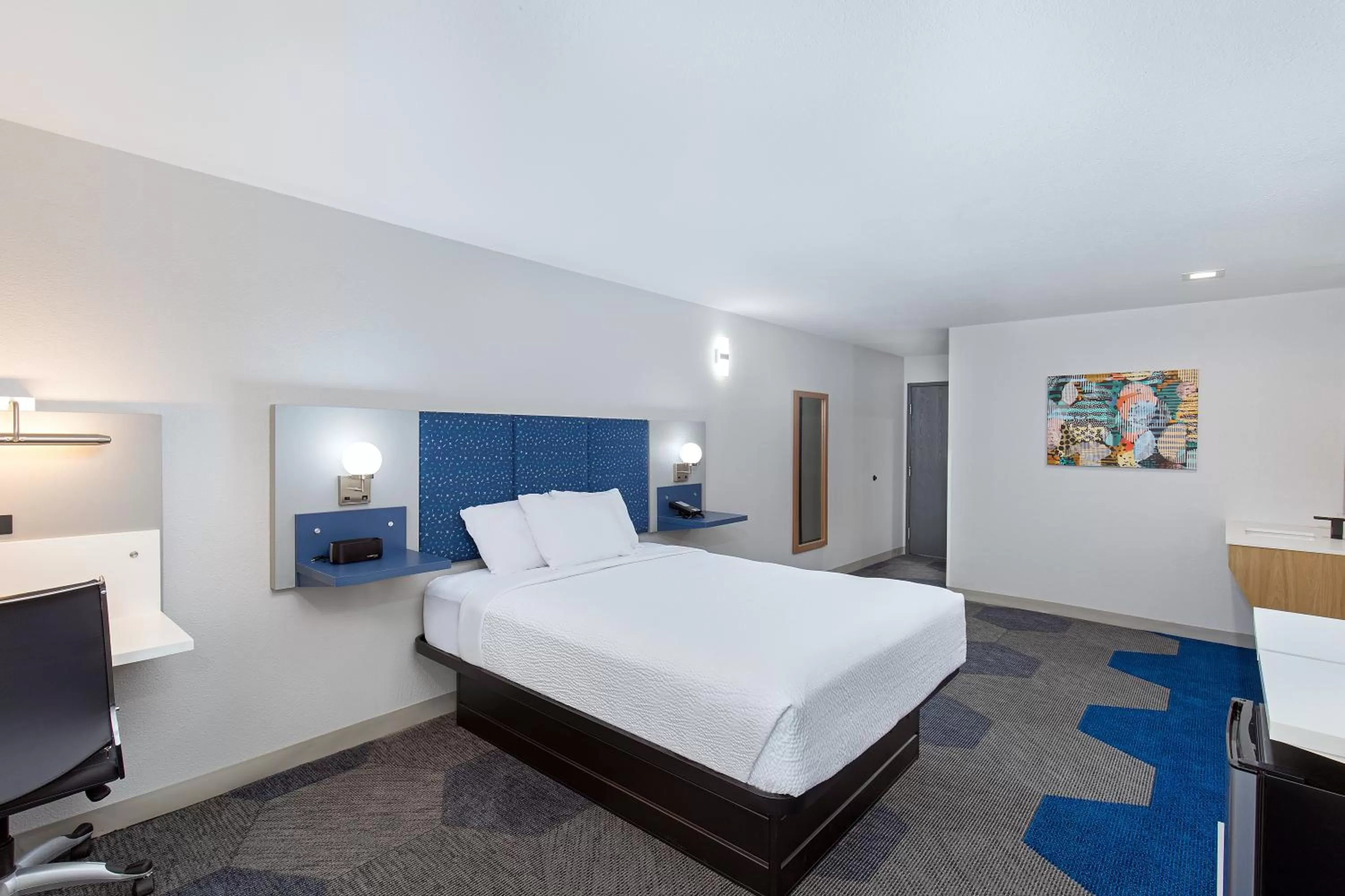 Photo of the whole room, Bed in Microtel Inn & Suites by Wyndham Manchester - Newly Renovated