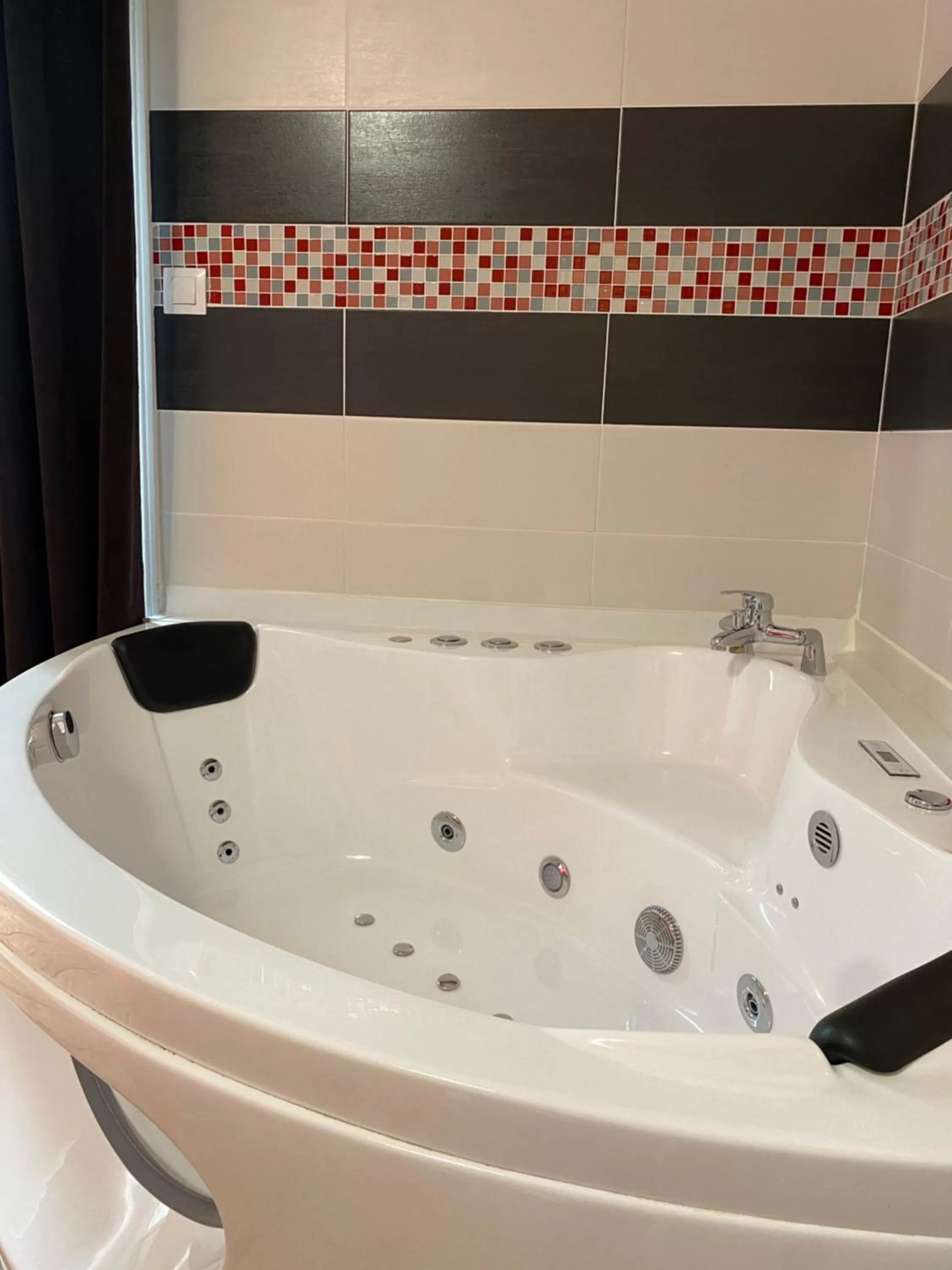 Hot Tub in Chambres d'Hôtes Au coin du spa