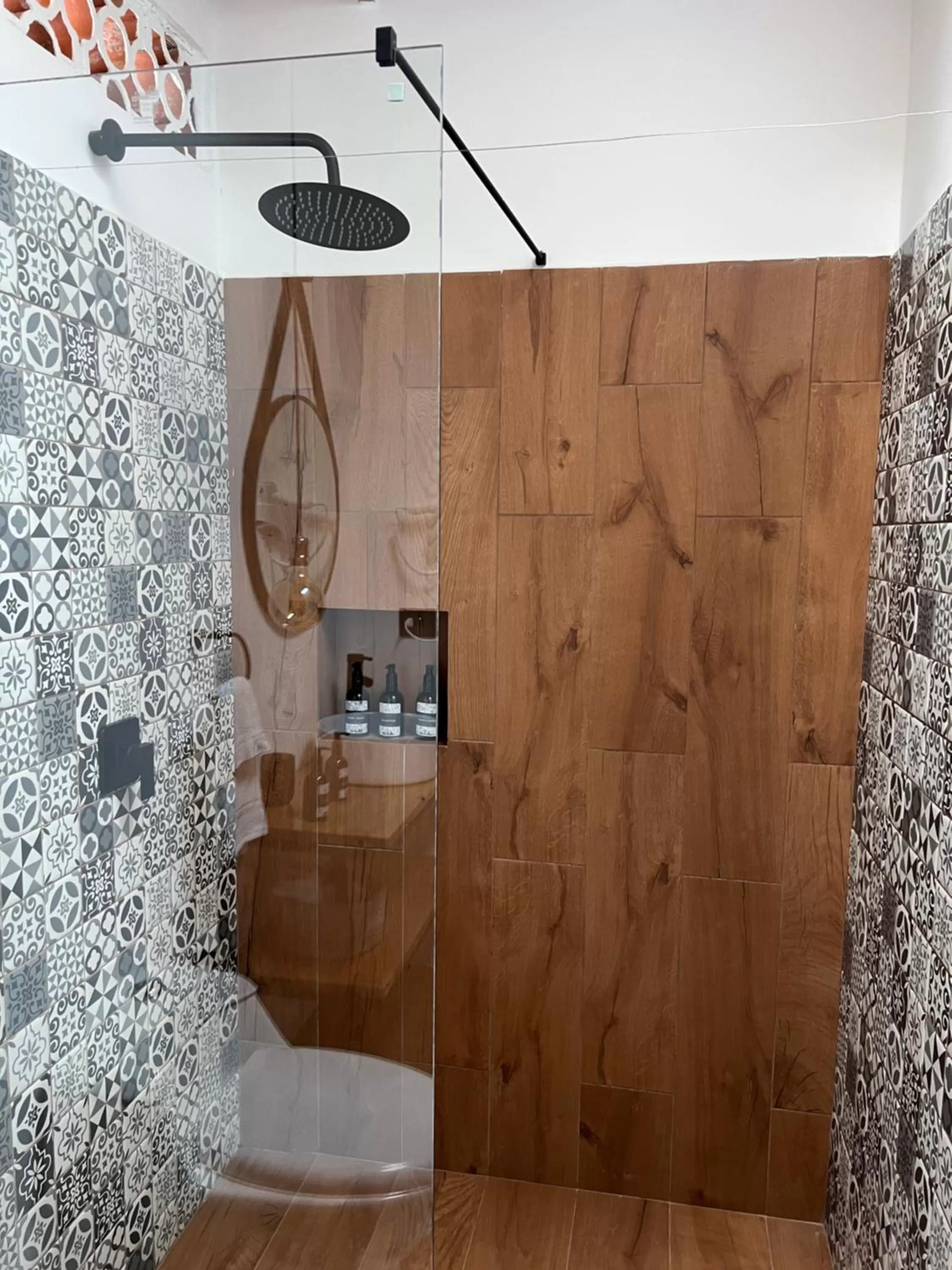 Shower, Bathroom in Casa Medallo