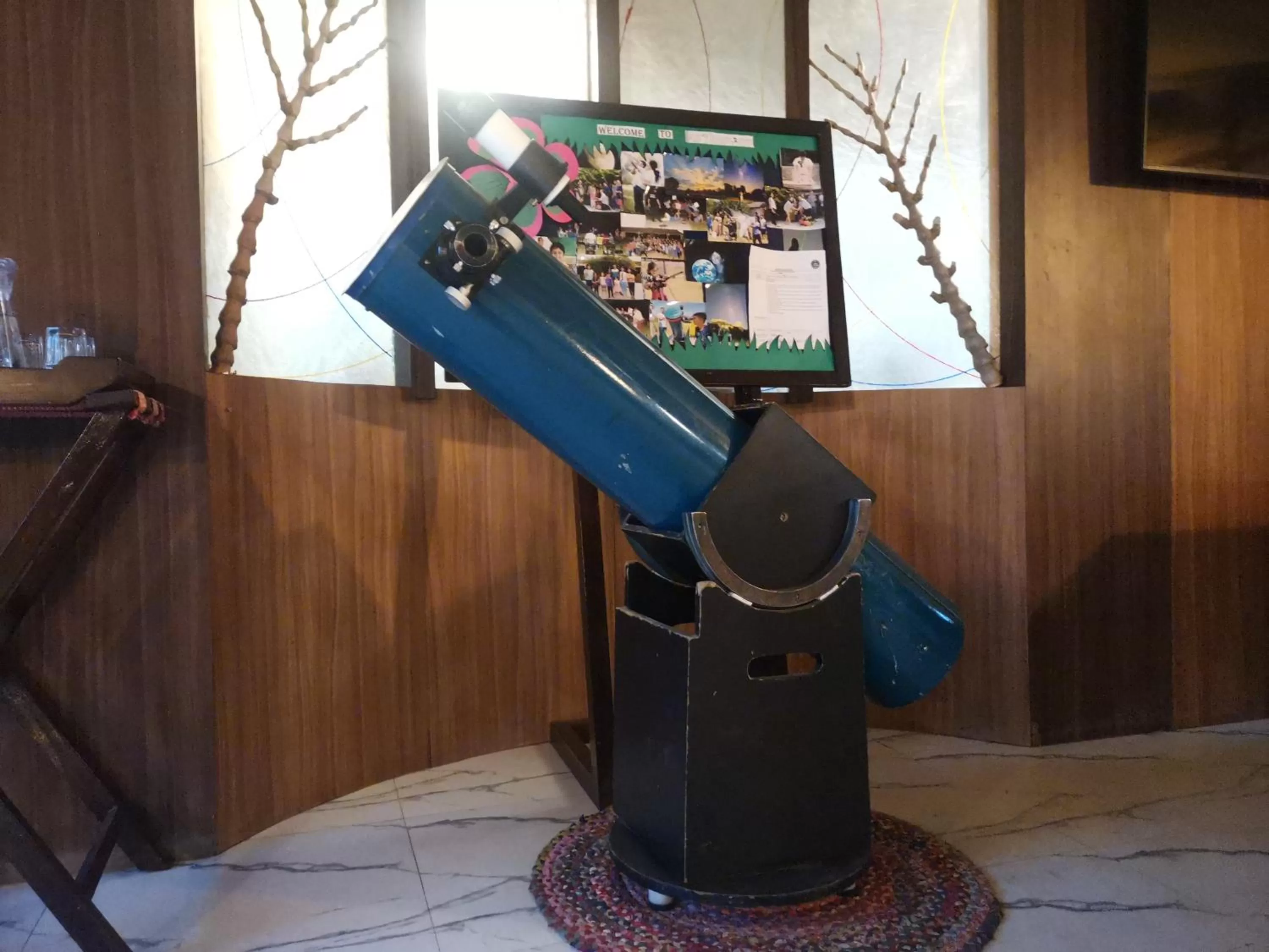 Lobby or reception in Astroport Sariska Treetop by Eight Continents