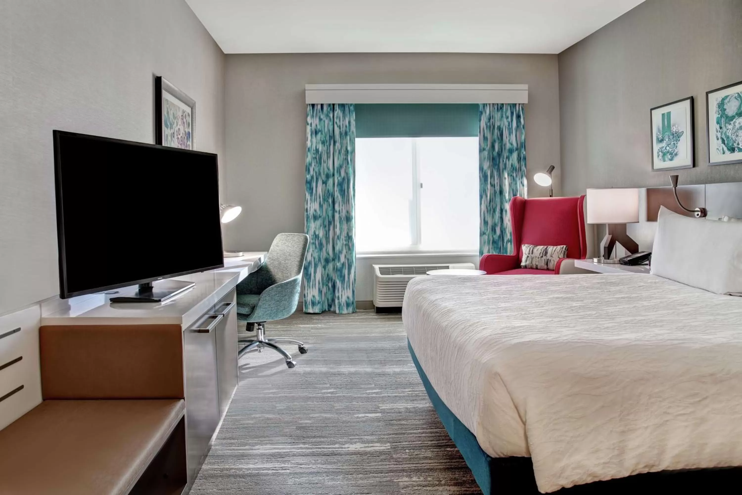 Bedroom, Bed in Hilton Garden Inn Kansas City/Kansas