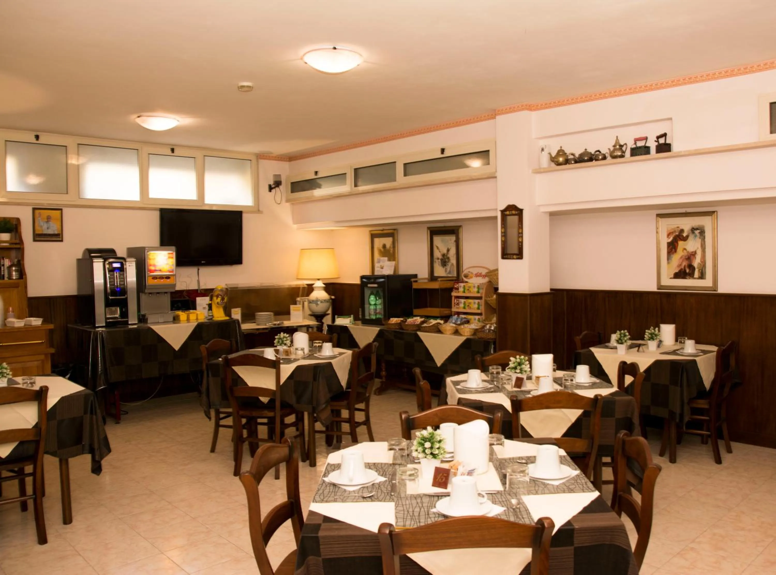 Restaurant/places to eat in Hotel California