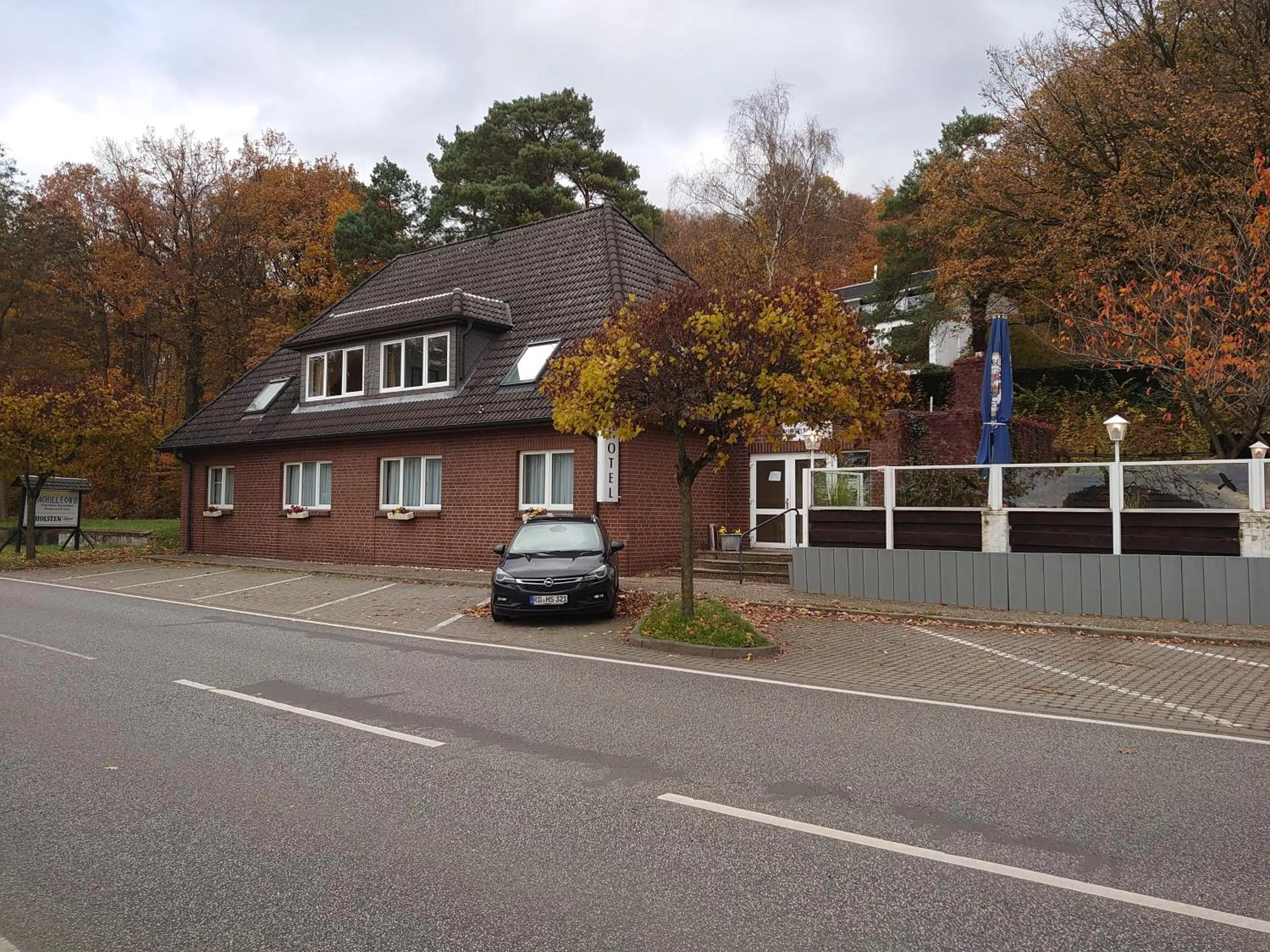 Facade/entrance in Achilleon III