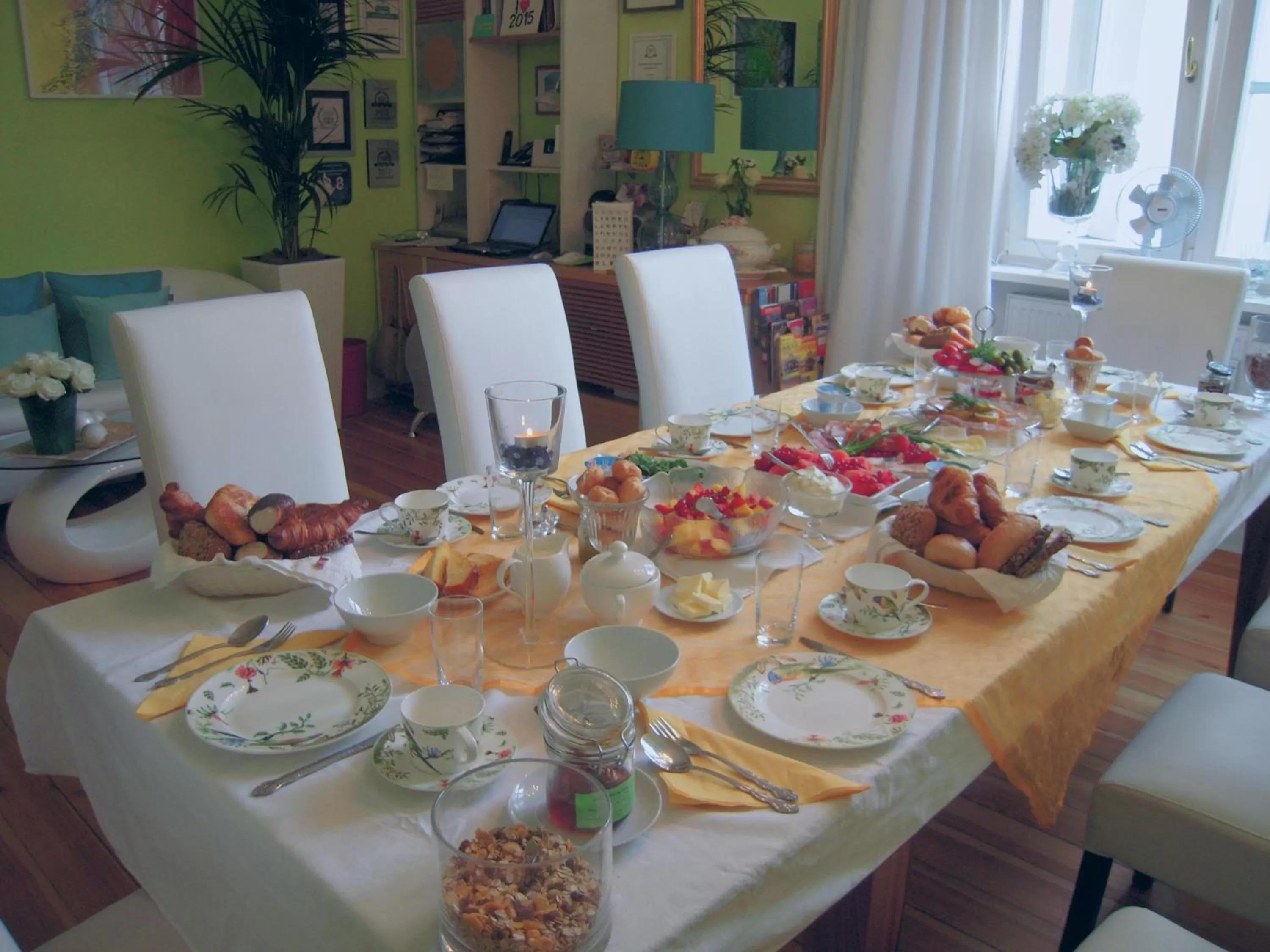 Breakfast, Restaurant/Places to Eat in Boutique Hotel Mittendrin Berlin