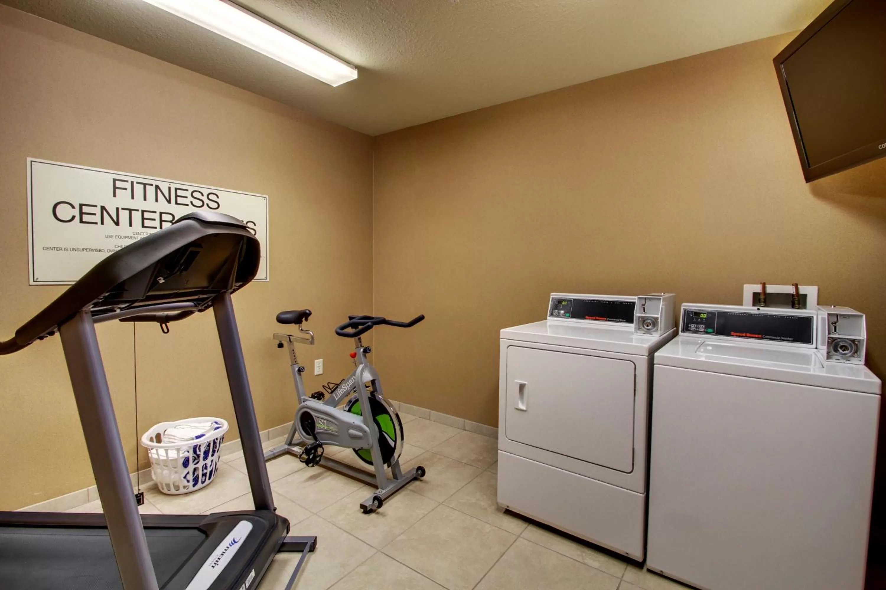 Fitness centre/facilities in Cobblestone Inn & Suites - Harvey