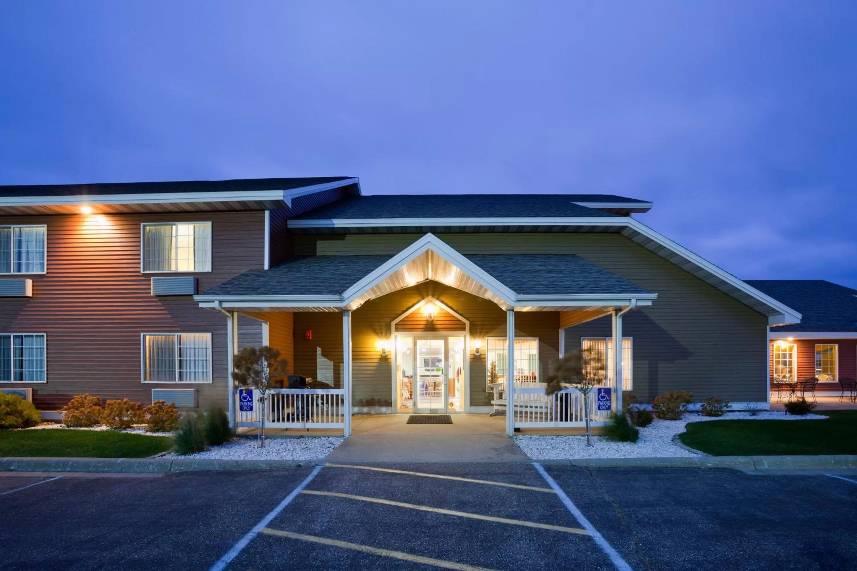 Facade/entrance in Paynesville Inn & Suites
