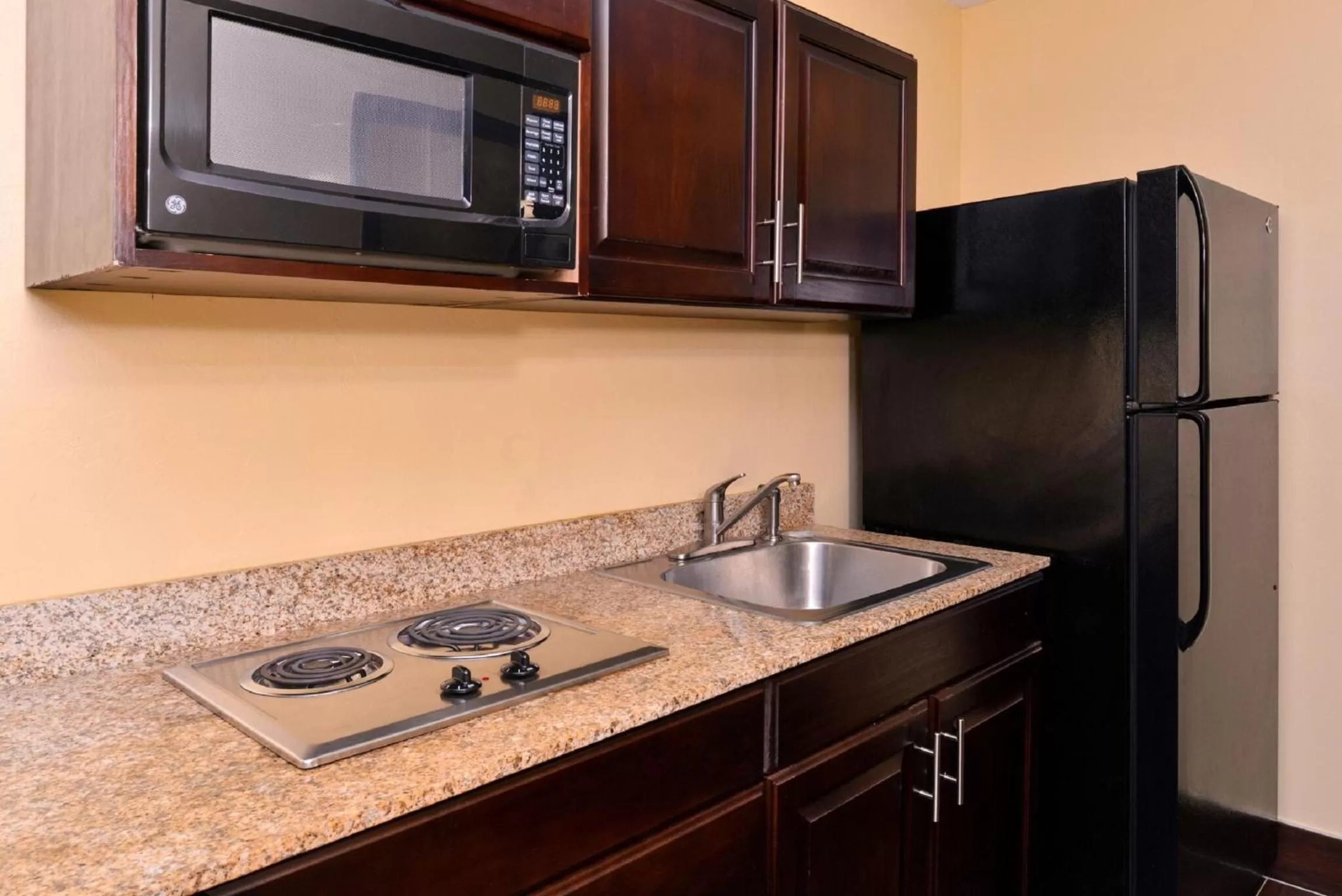 Kitchen or kitchenette in Americas Best Value Inn Ponca City