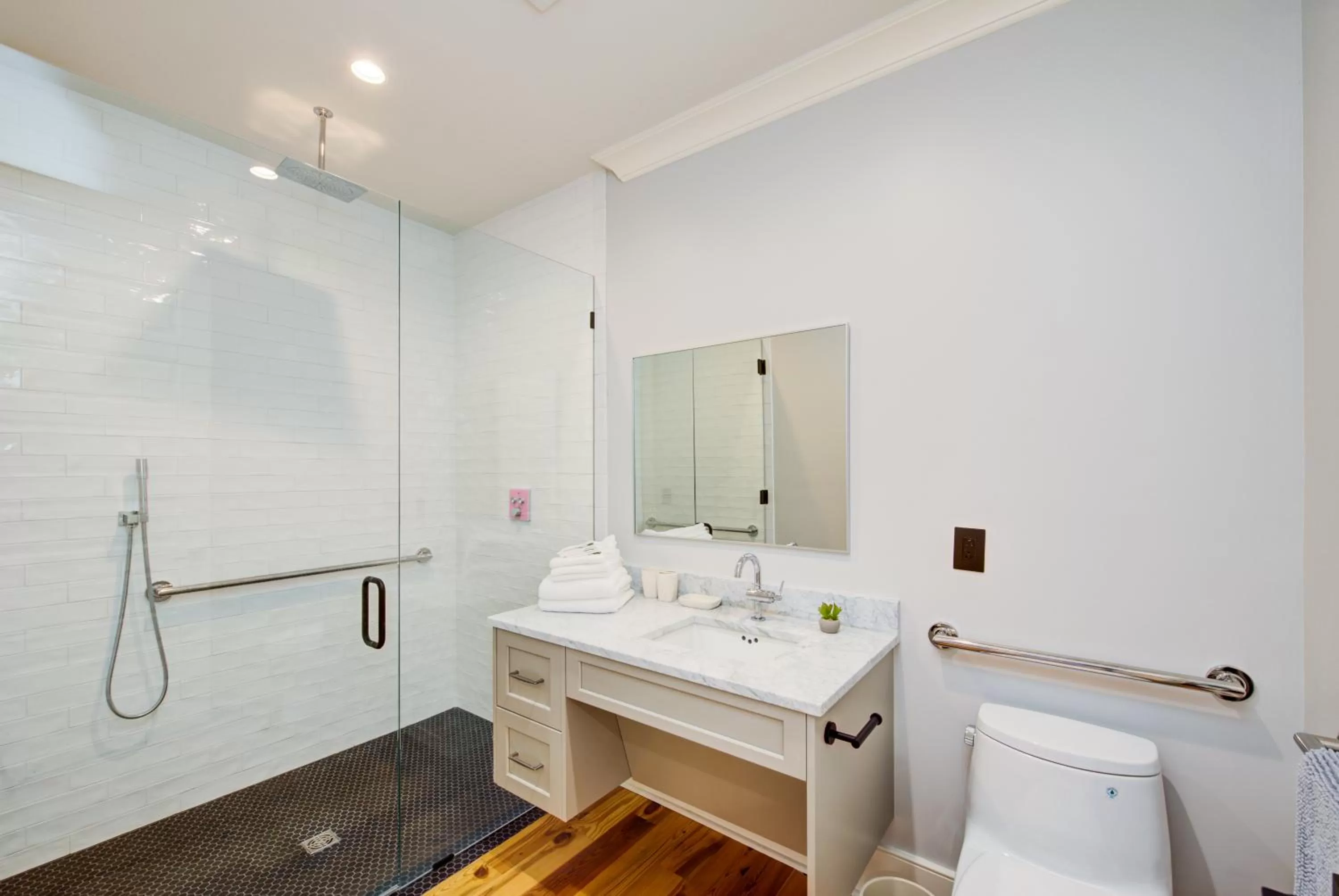 Shower in The Quarters on King