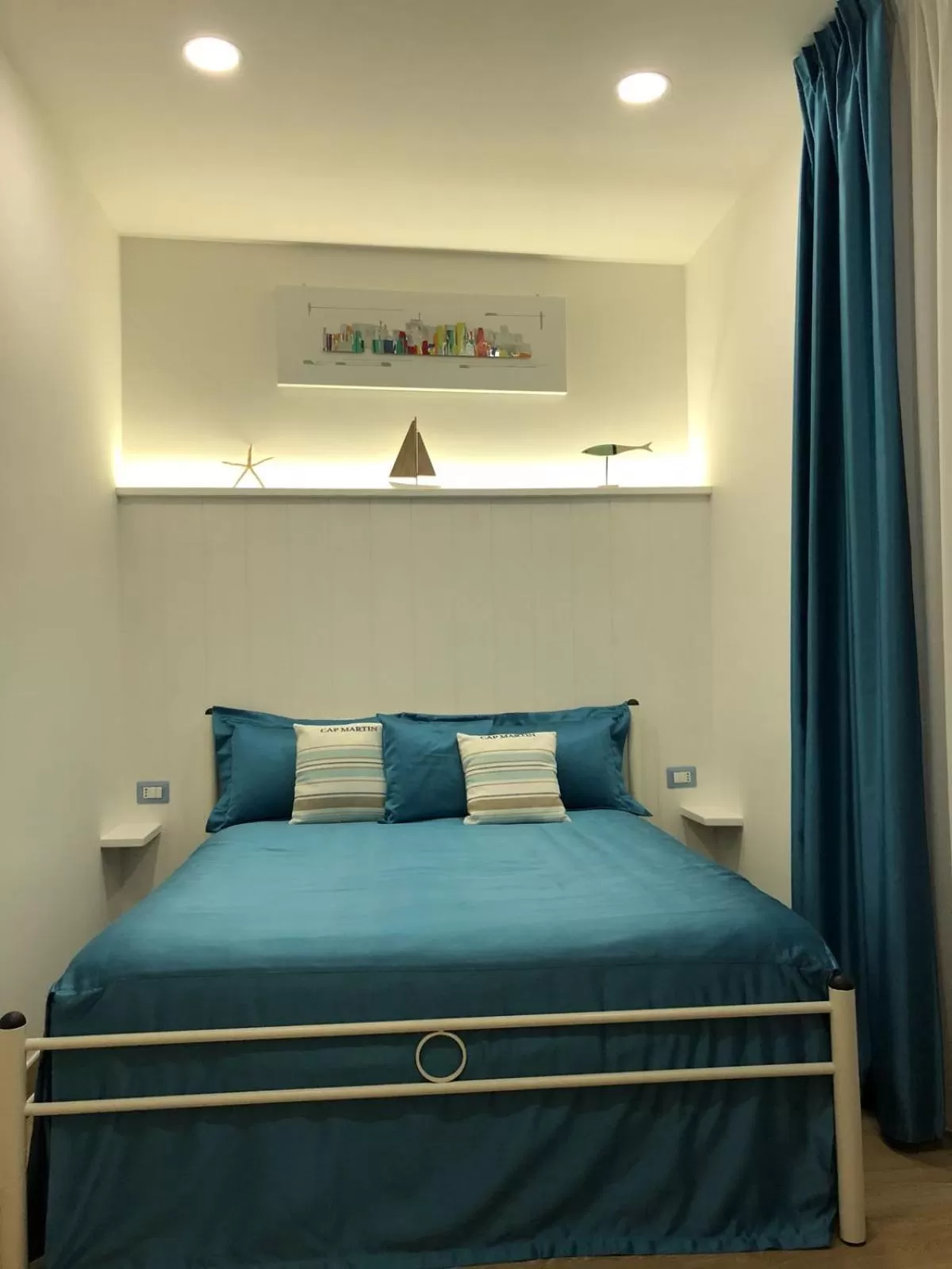 Property building, Bed in Antica Capri