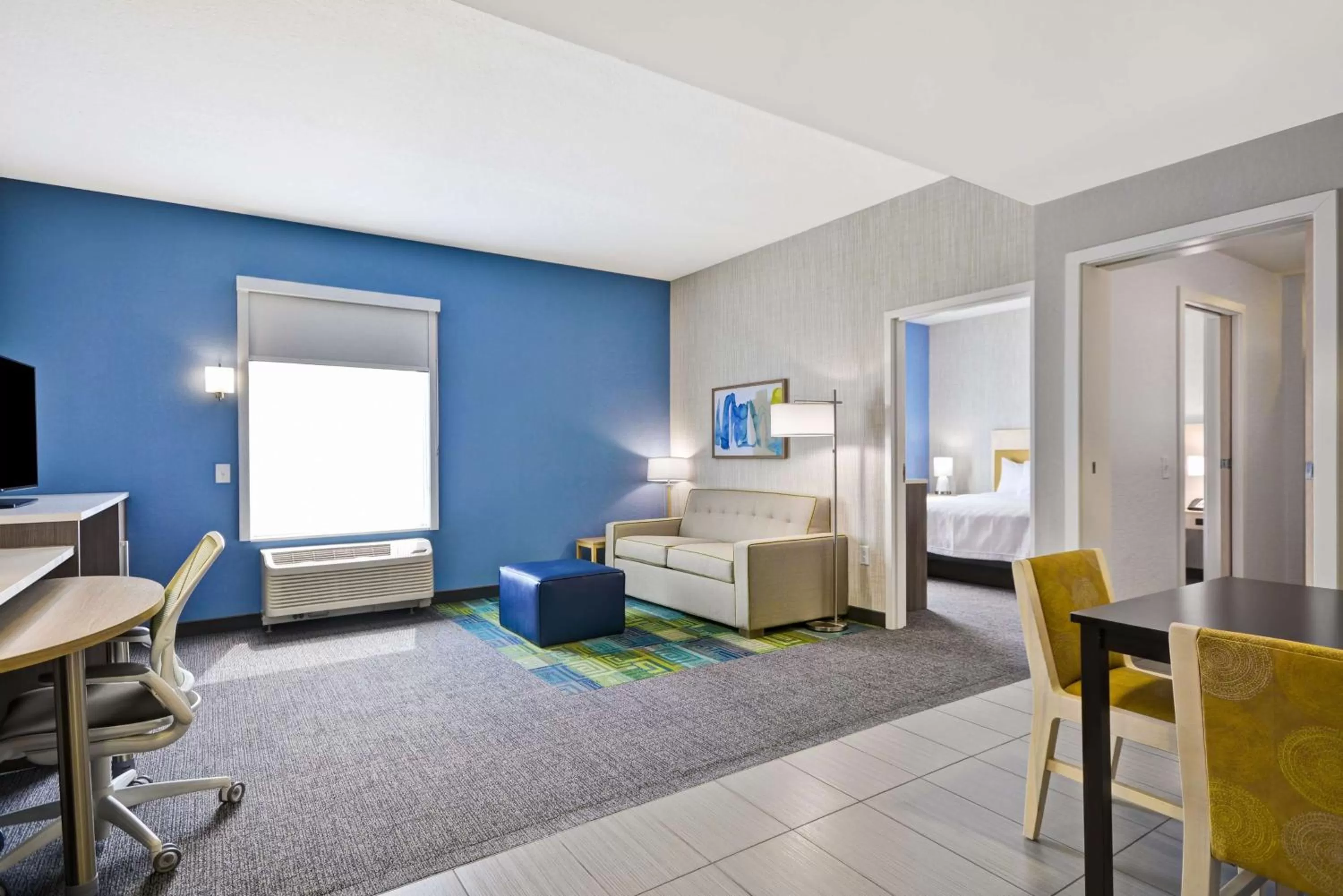 Living room, Bed in Home2 Suites By Hilton Blue Ash Cincinnati