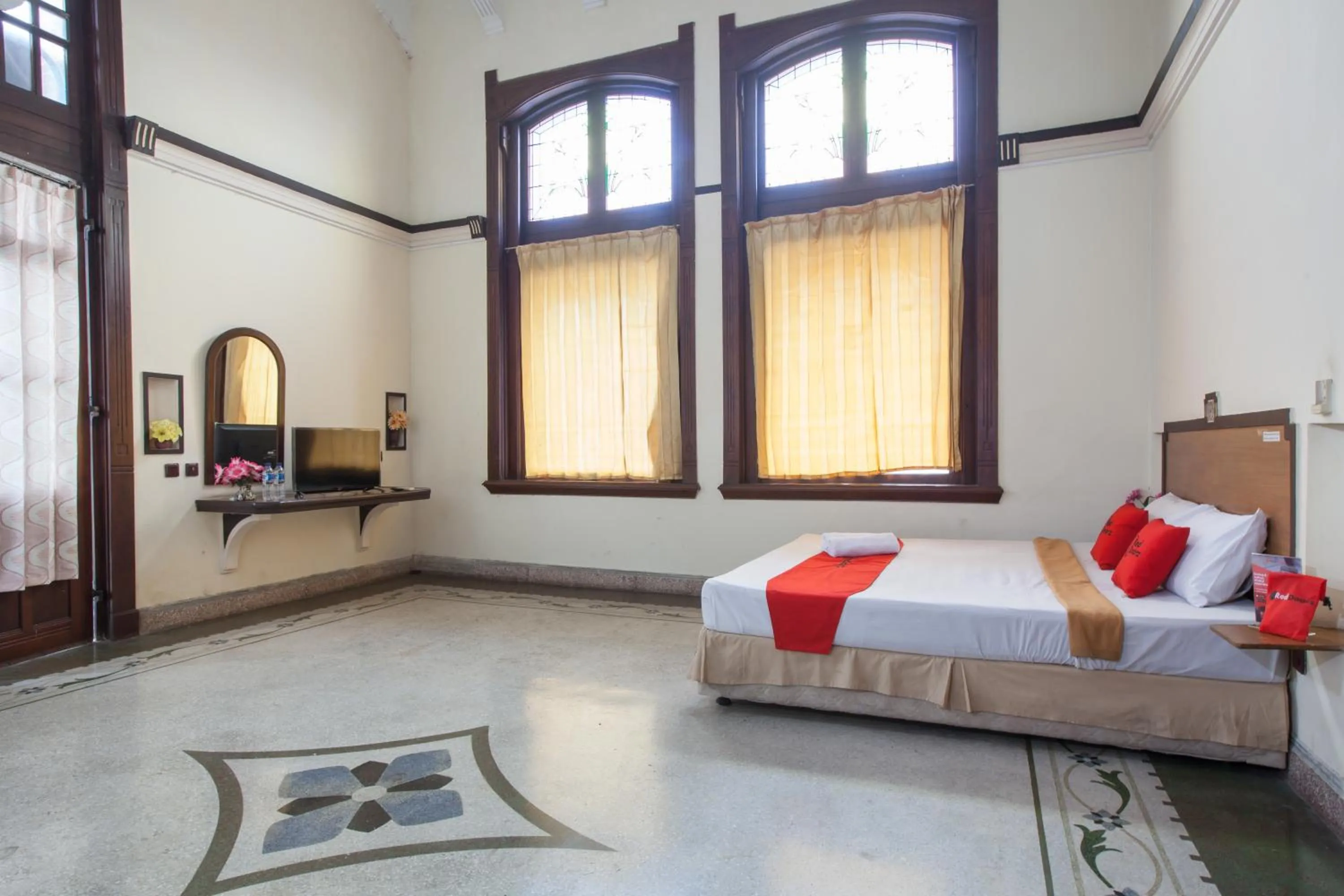 Bedroom, Bed in RedDoorz @ Lawang