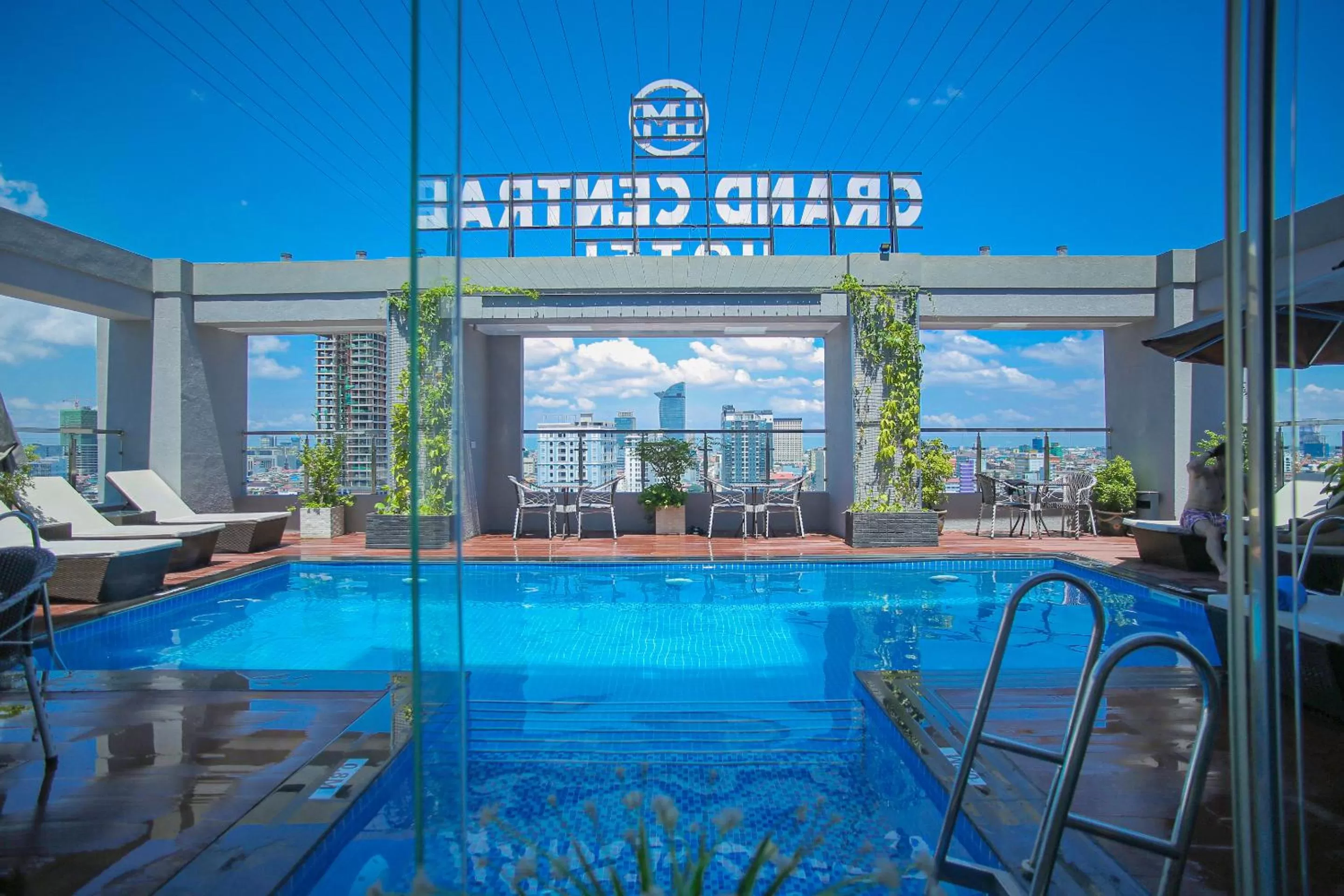 Swimming pool in HM Grand Central Hotel