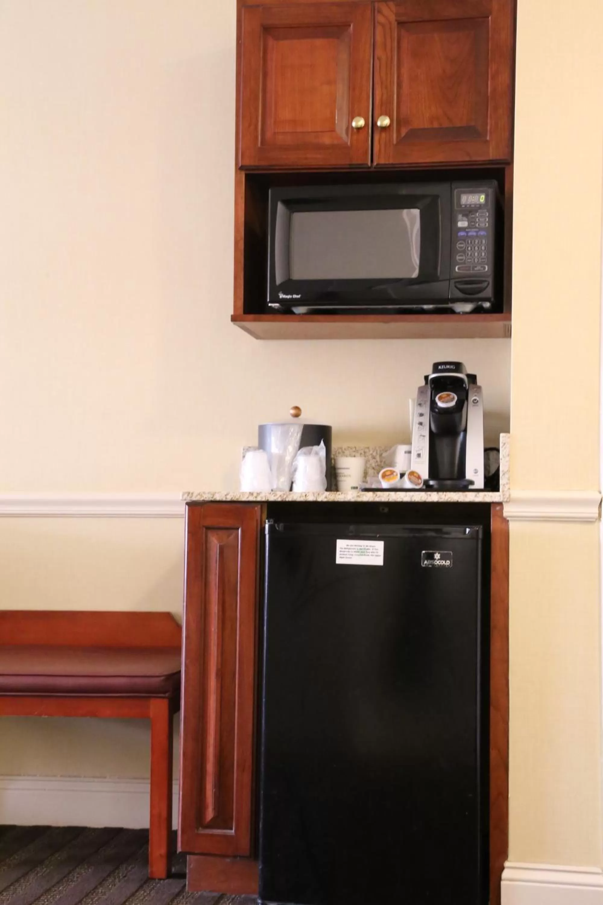 Coffee/tea facilities in Best Western Springfield Hotel