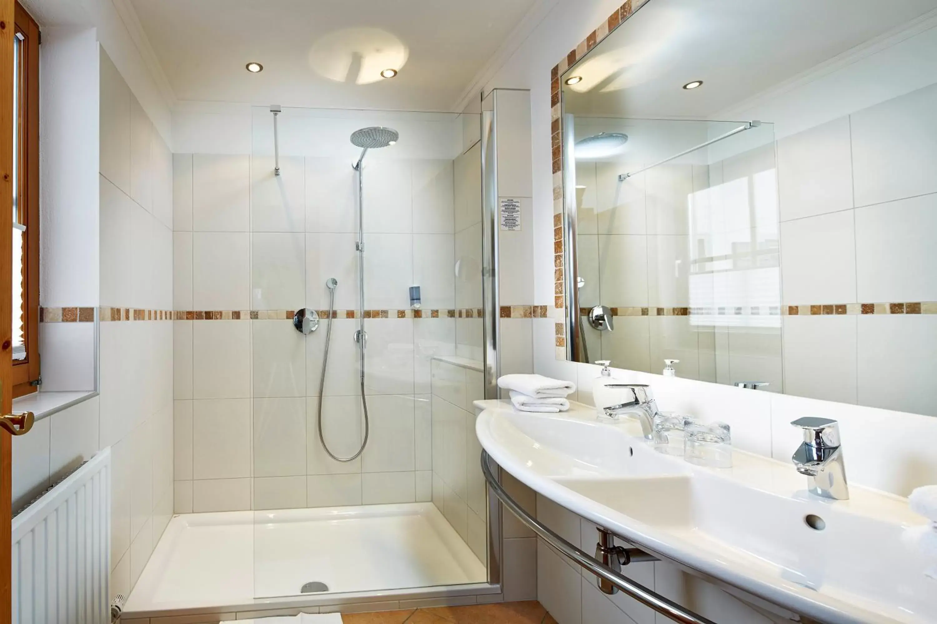 Double Room with Balcony in Hotel in the HEART of the Alps Double Room with Balcony in Hotel in the HEART of the Alps