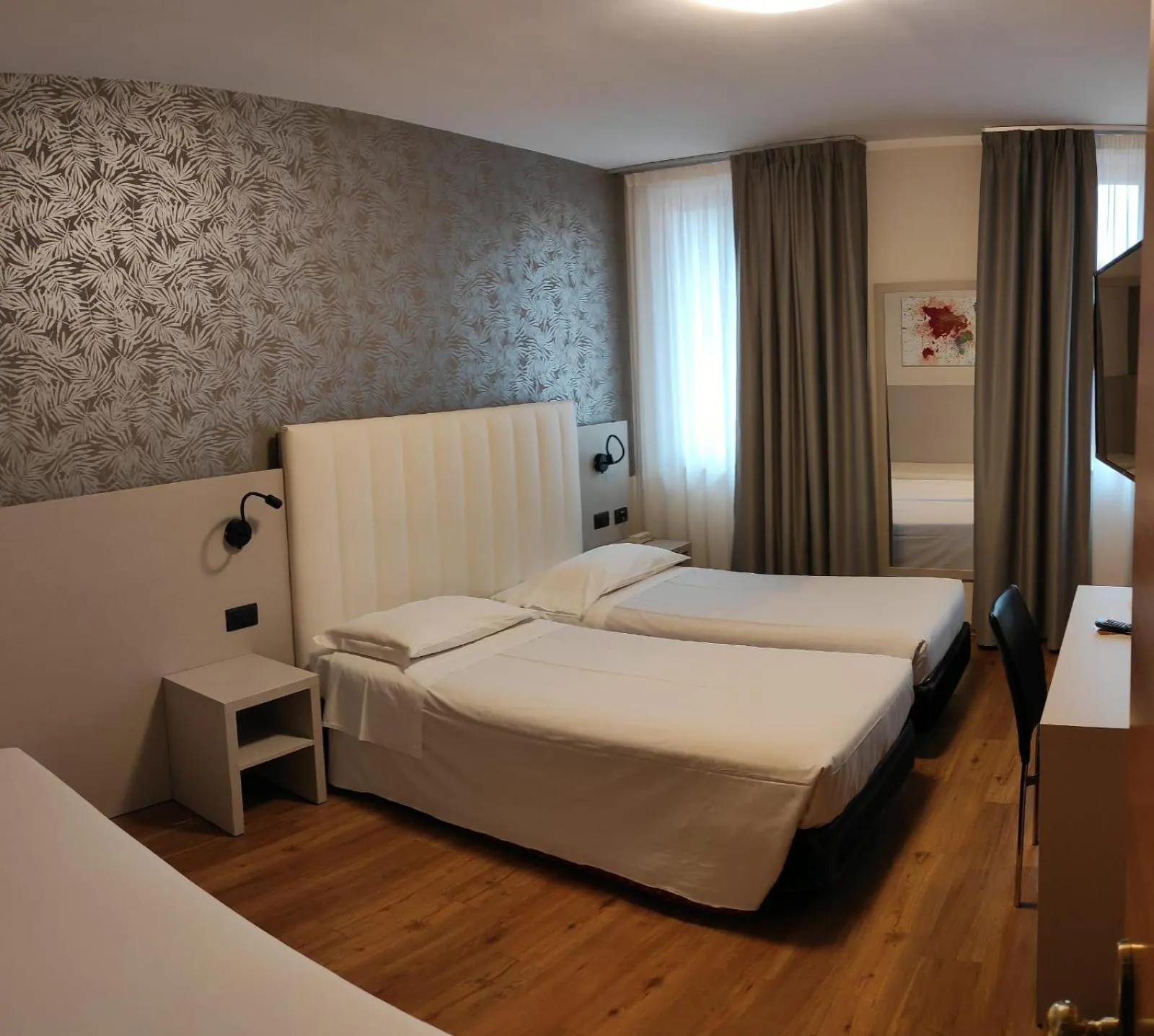 Swimming pool, Bed in Parc Hotel