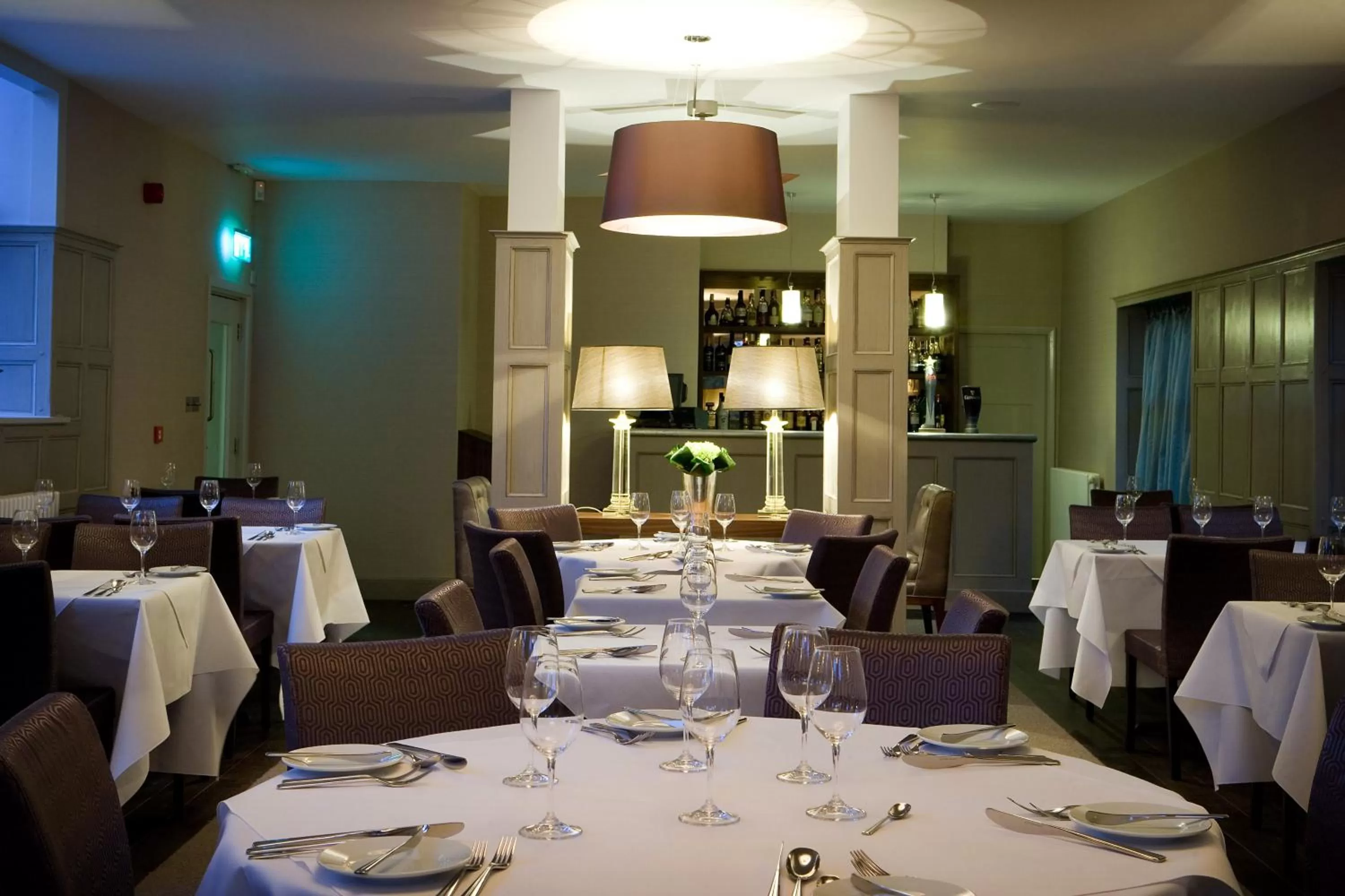 Restaurant/places to eat in Castle Hotel & Apartments