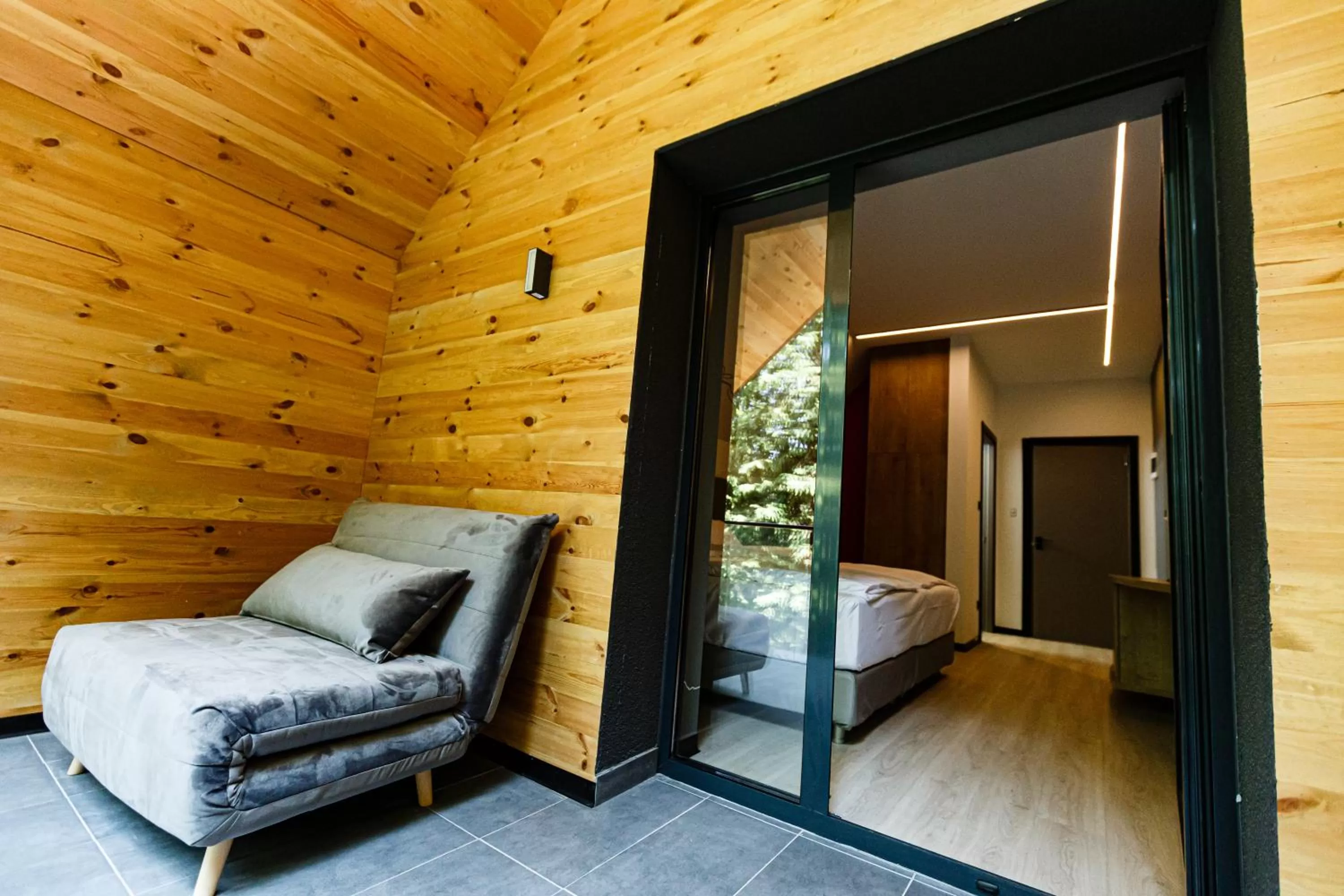 Balcony/Terrace, Bed in Adventure Lake Resort - Simared